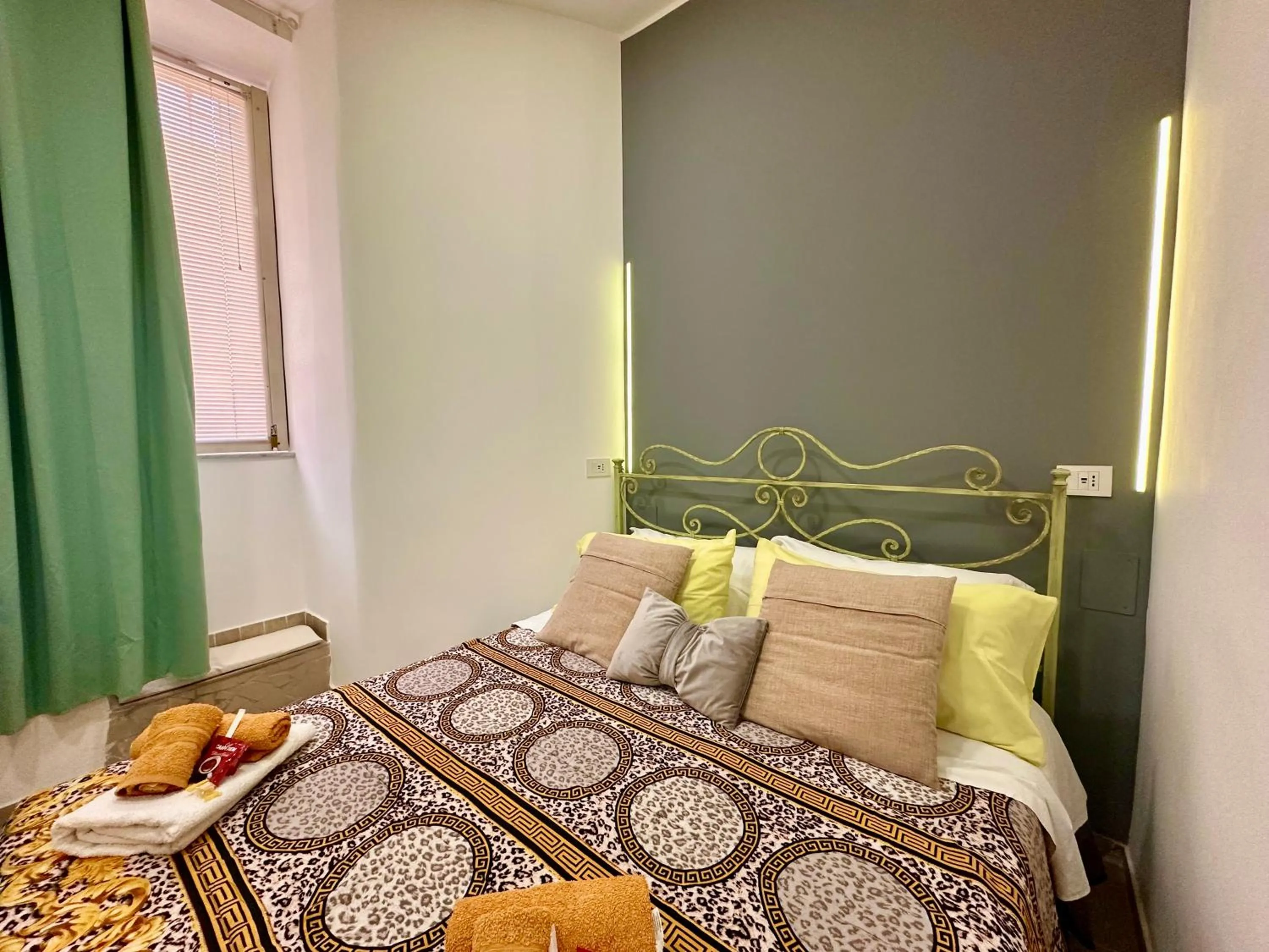 Bed in Sweet Dreams Napoli