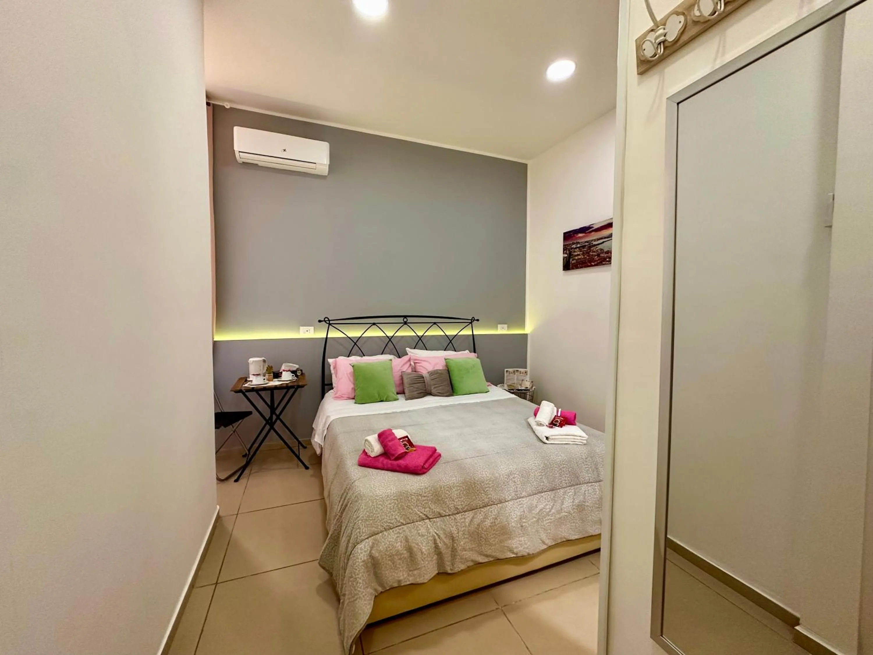 Bed in Sweet Dreams Napoli