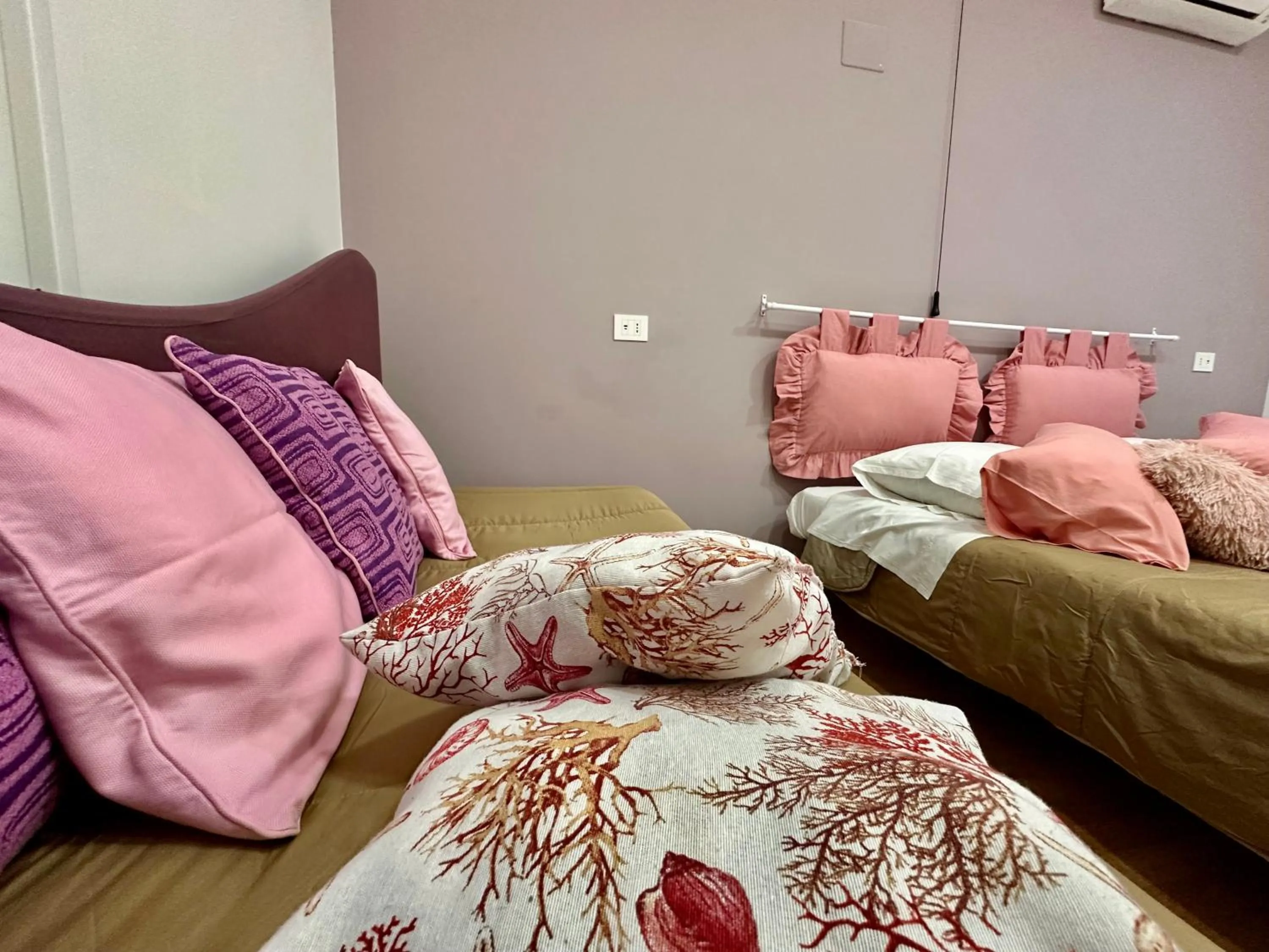 Bed in Sweet Dreams Napoli