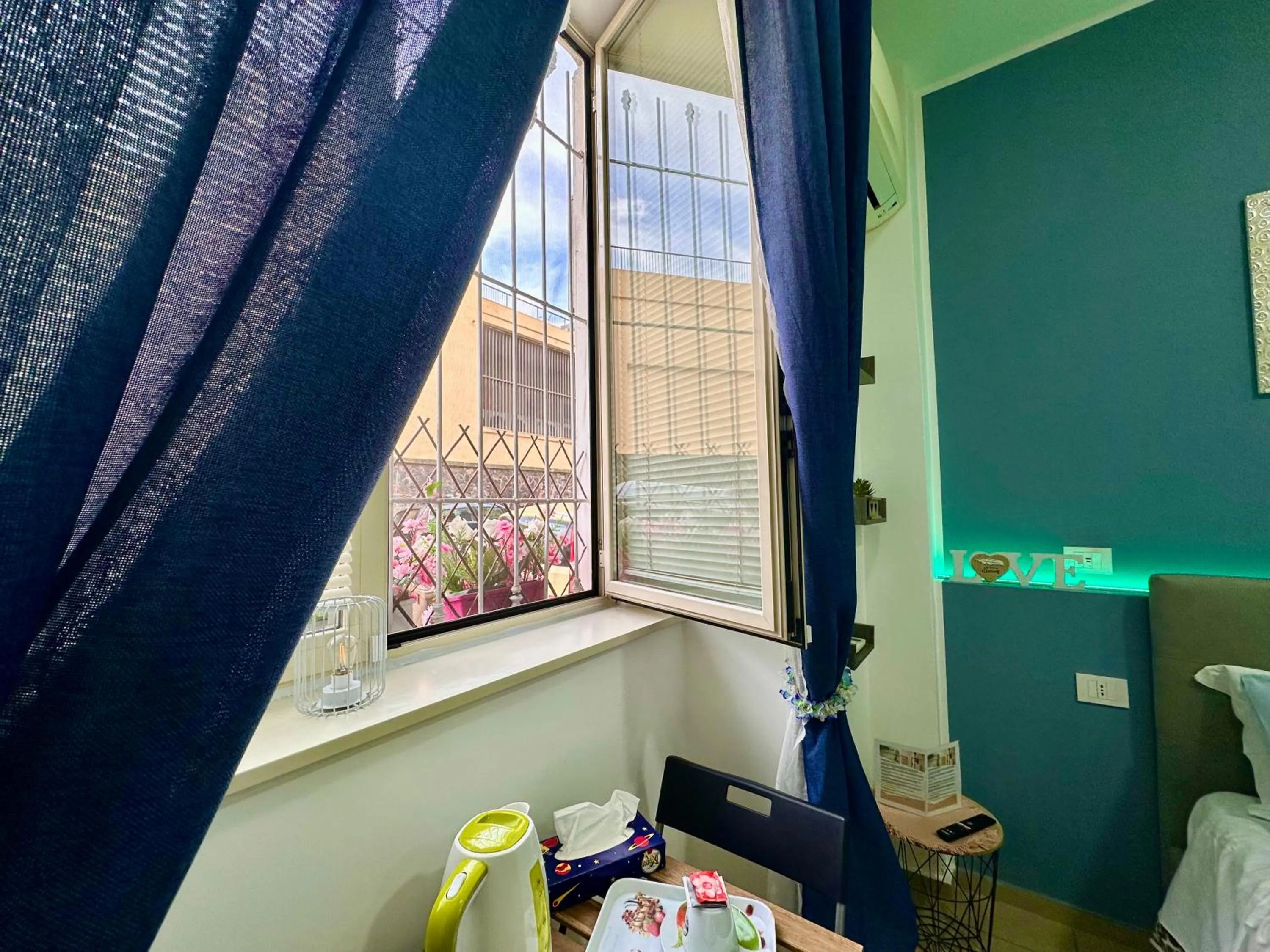 Bedroom, Bed in Sweet Dreams Napoli