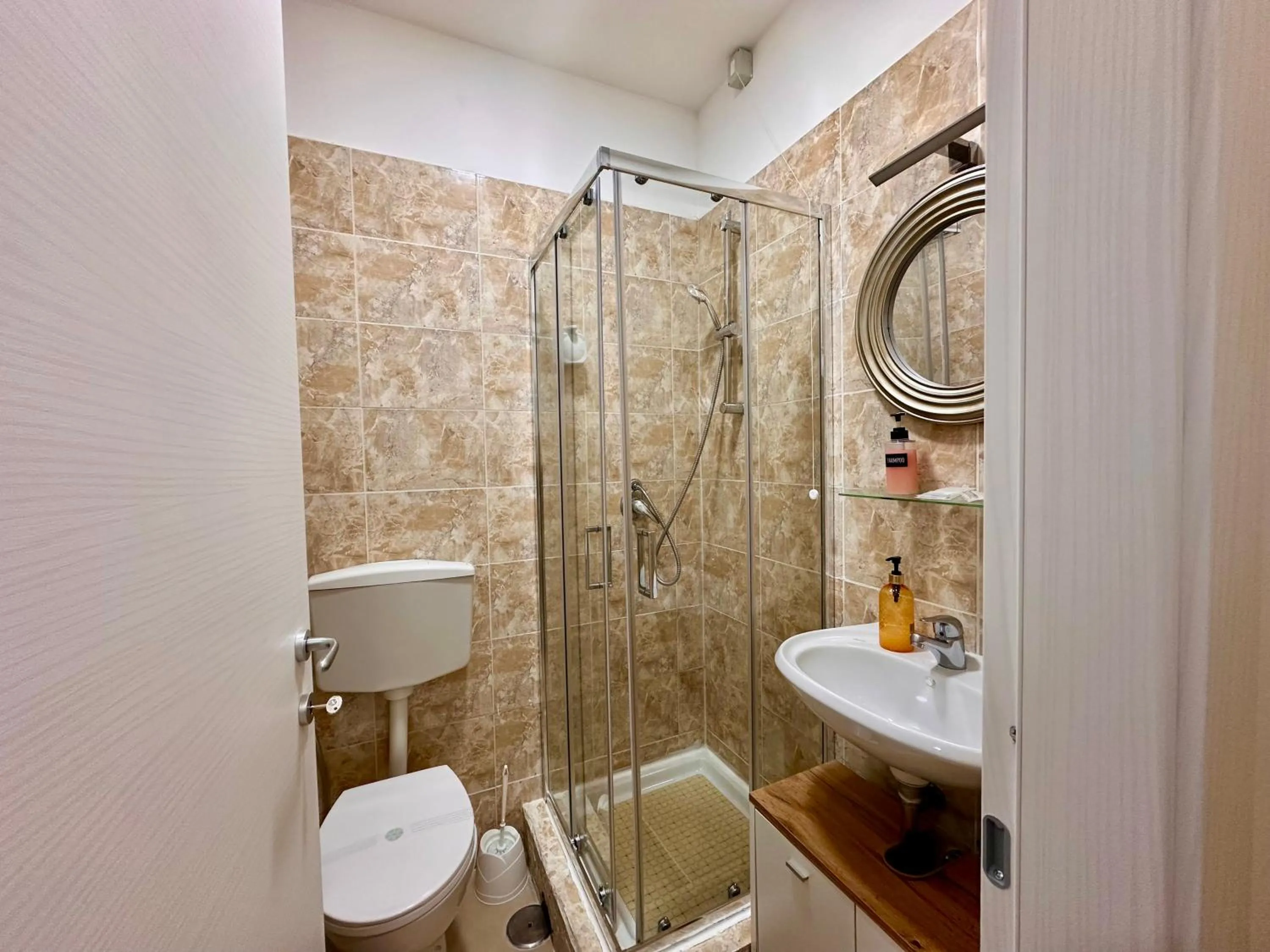 Shower in Sweet Dreams Napoli