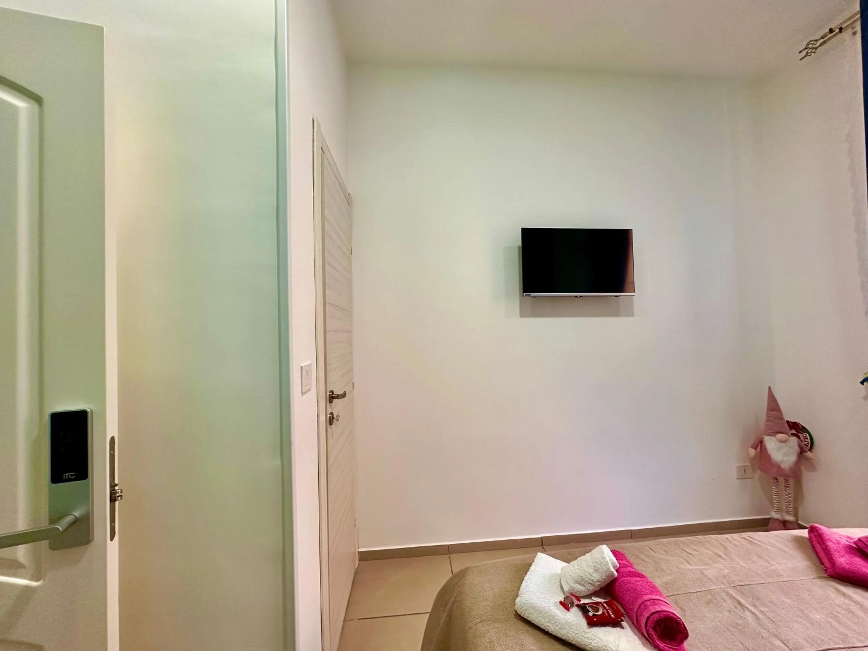 TV and multimedia, Bed in Sweet Dreams Napoli