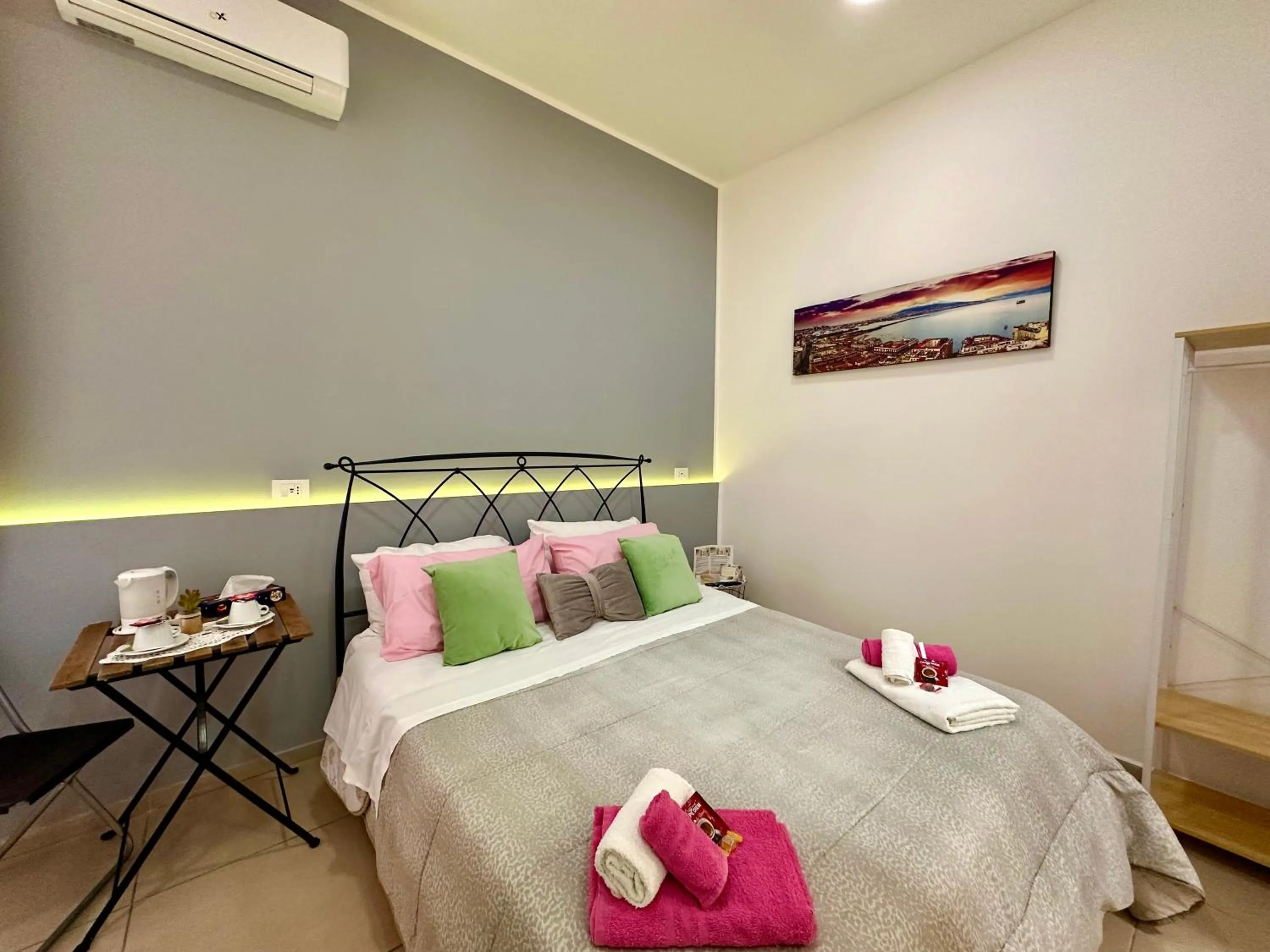 Bed in Sweet Dreams Napoli