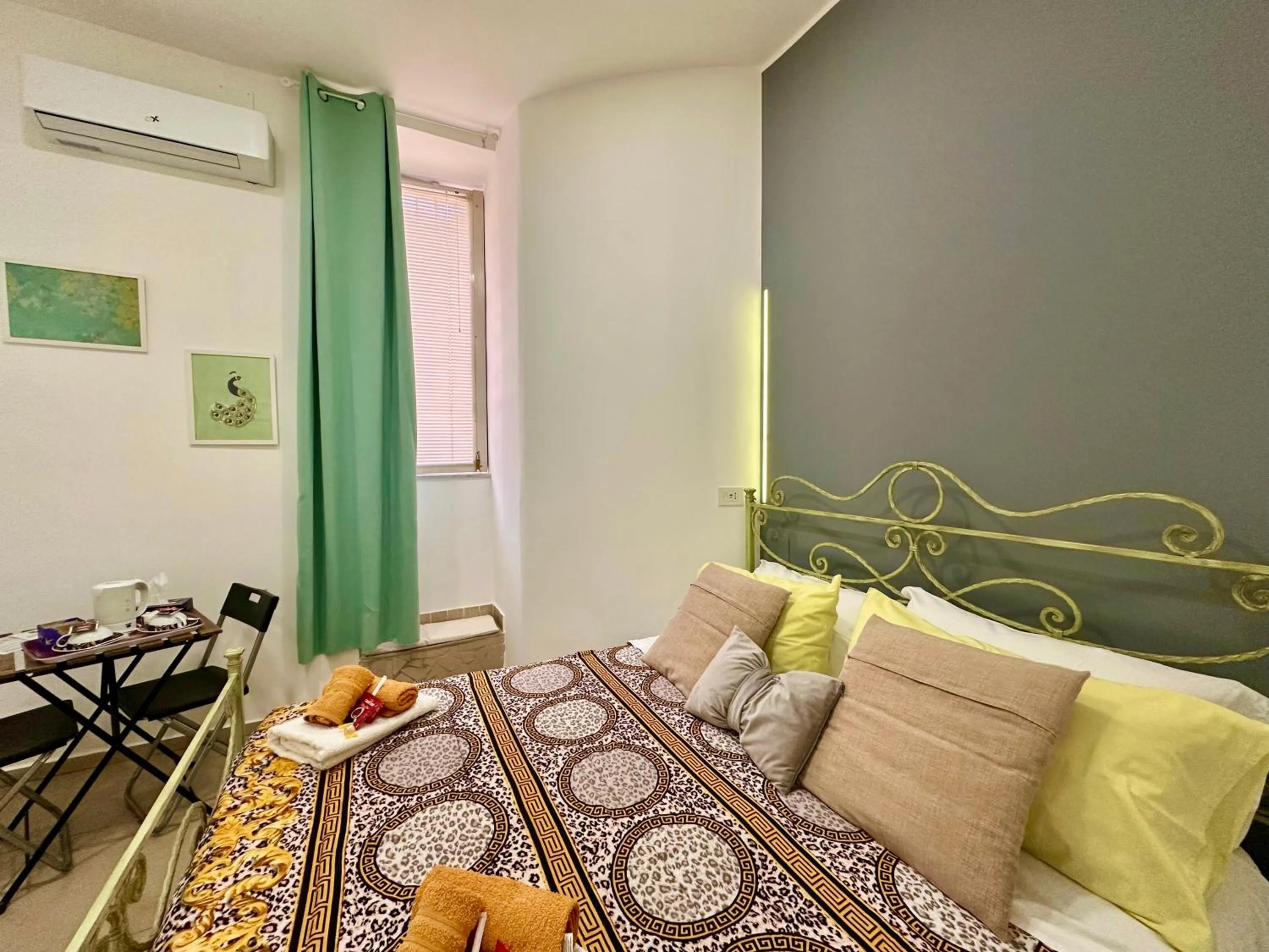 Bed in Sweet Dreams Napoli