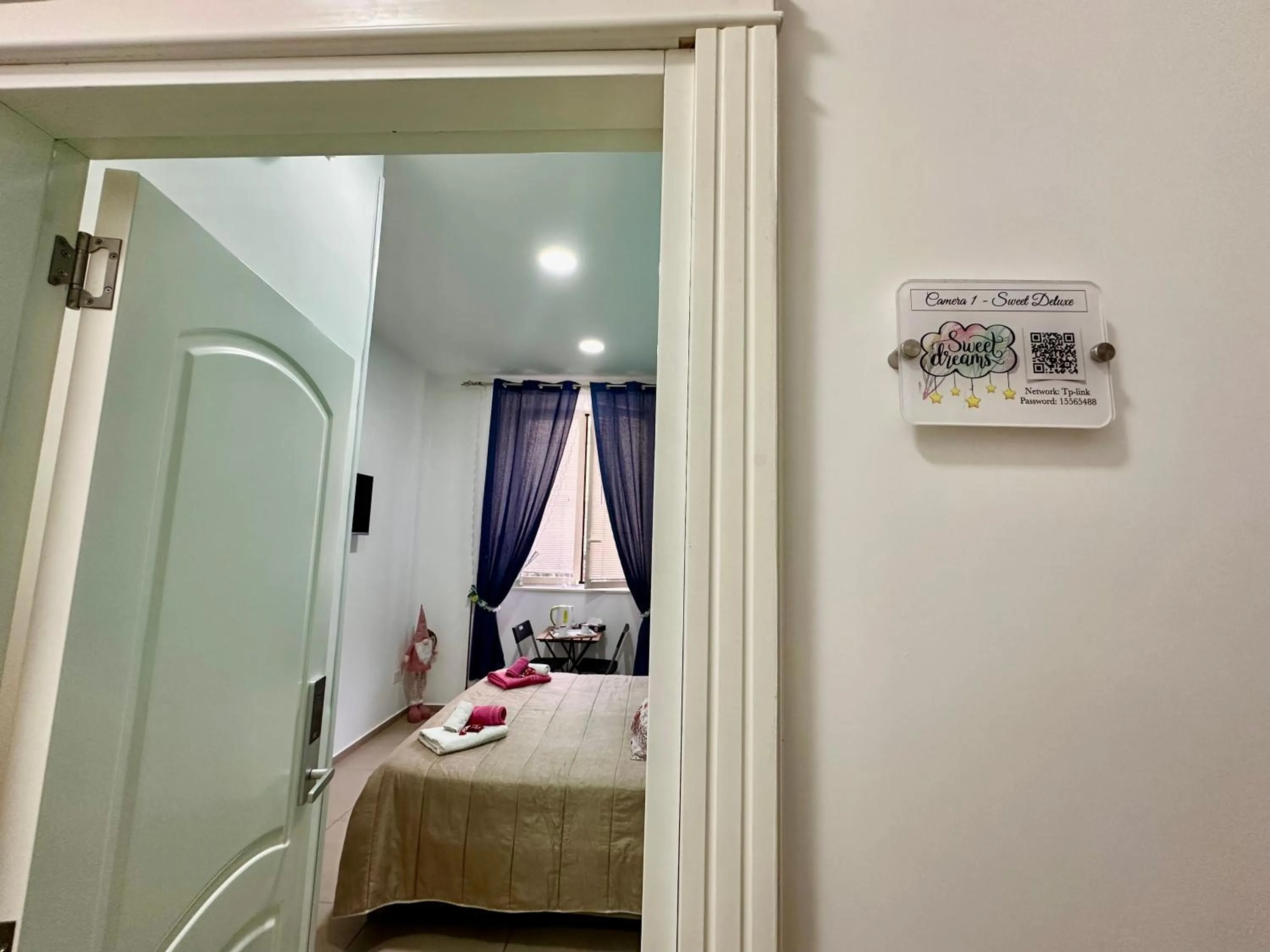 Bed in Sweet Dreams Napoli