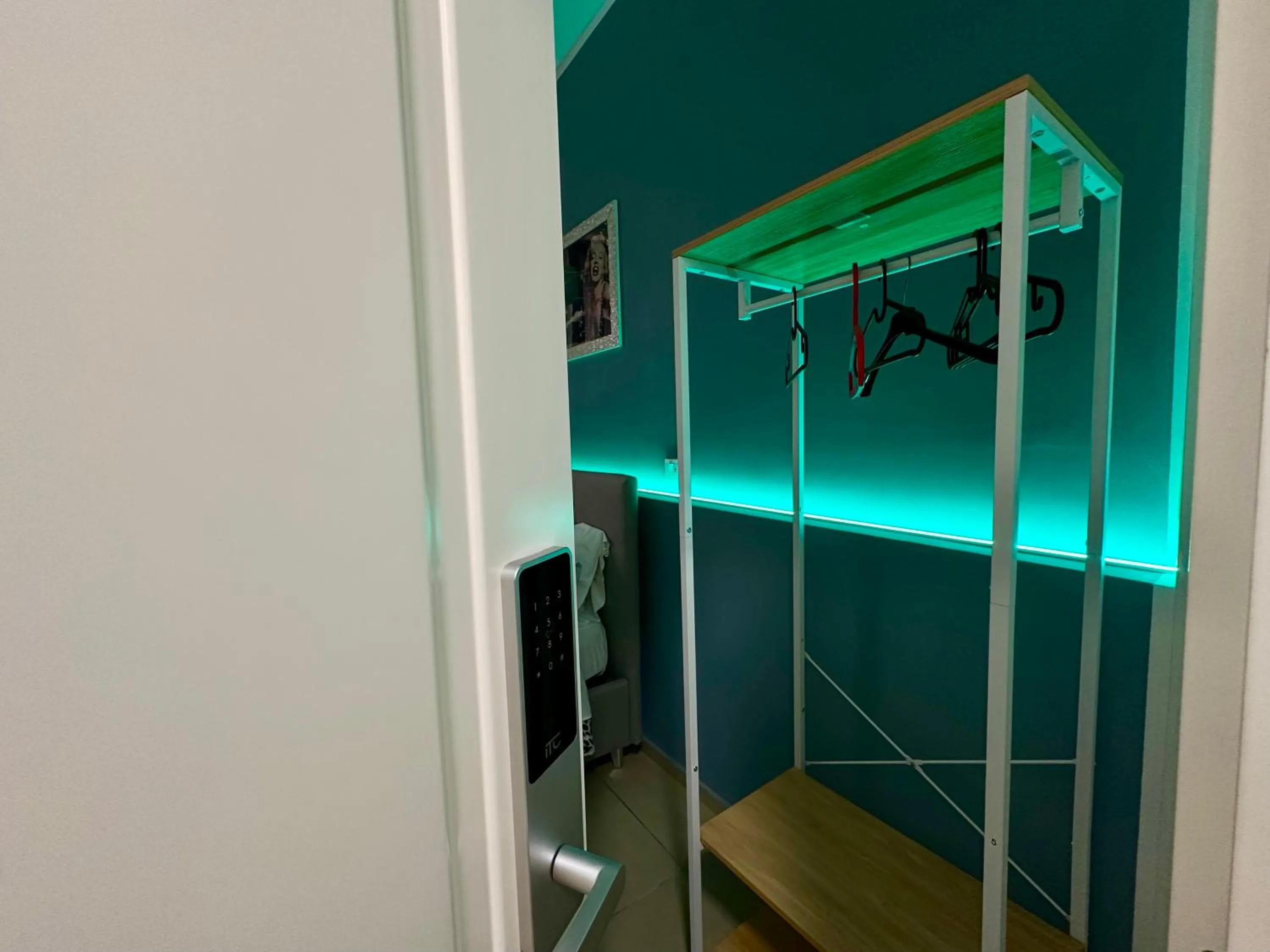 wardrobe in Sweet Dreams Napoli