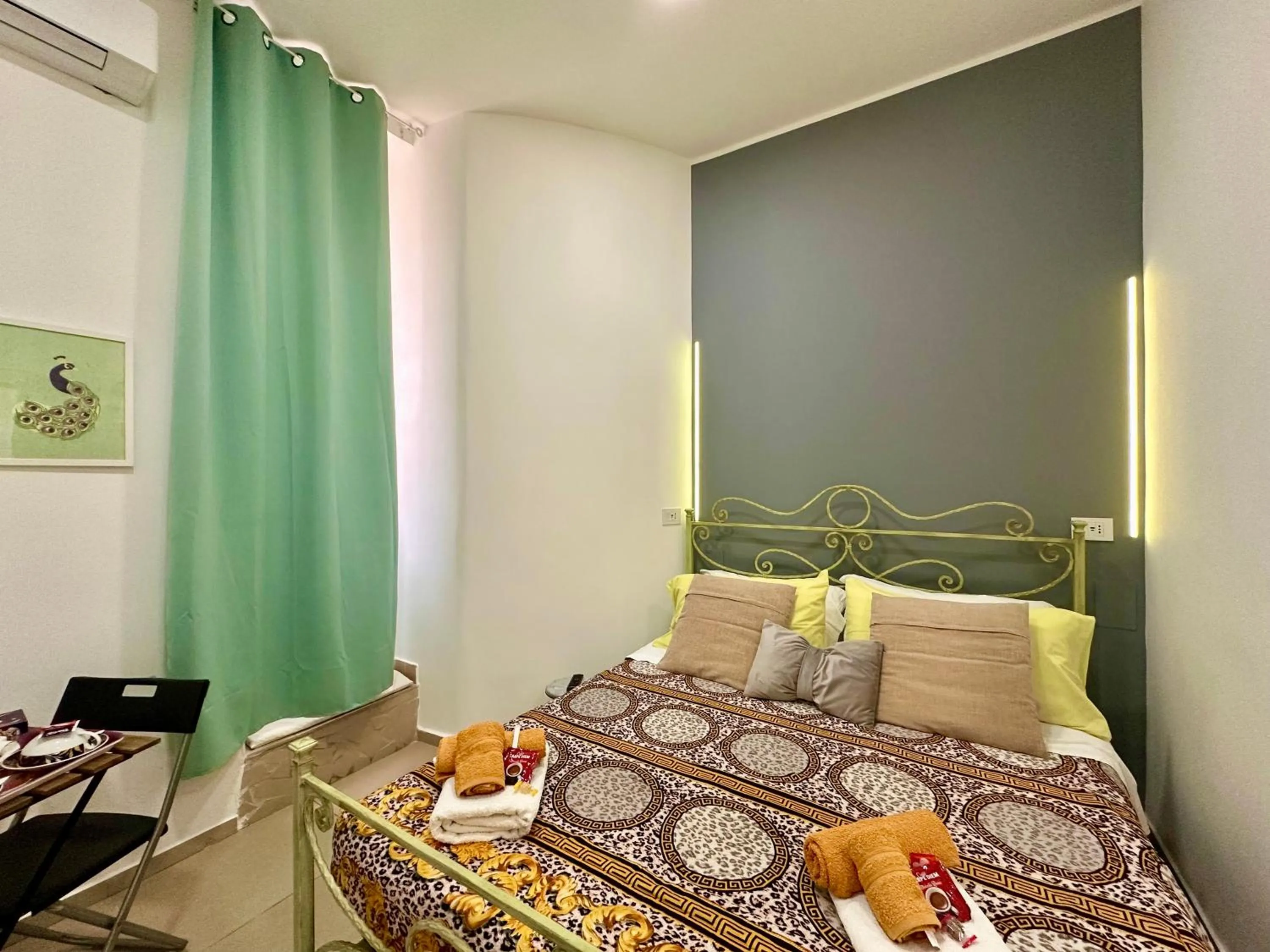 Bed in Sweet Dreams Napoli