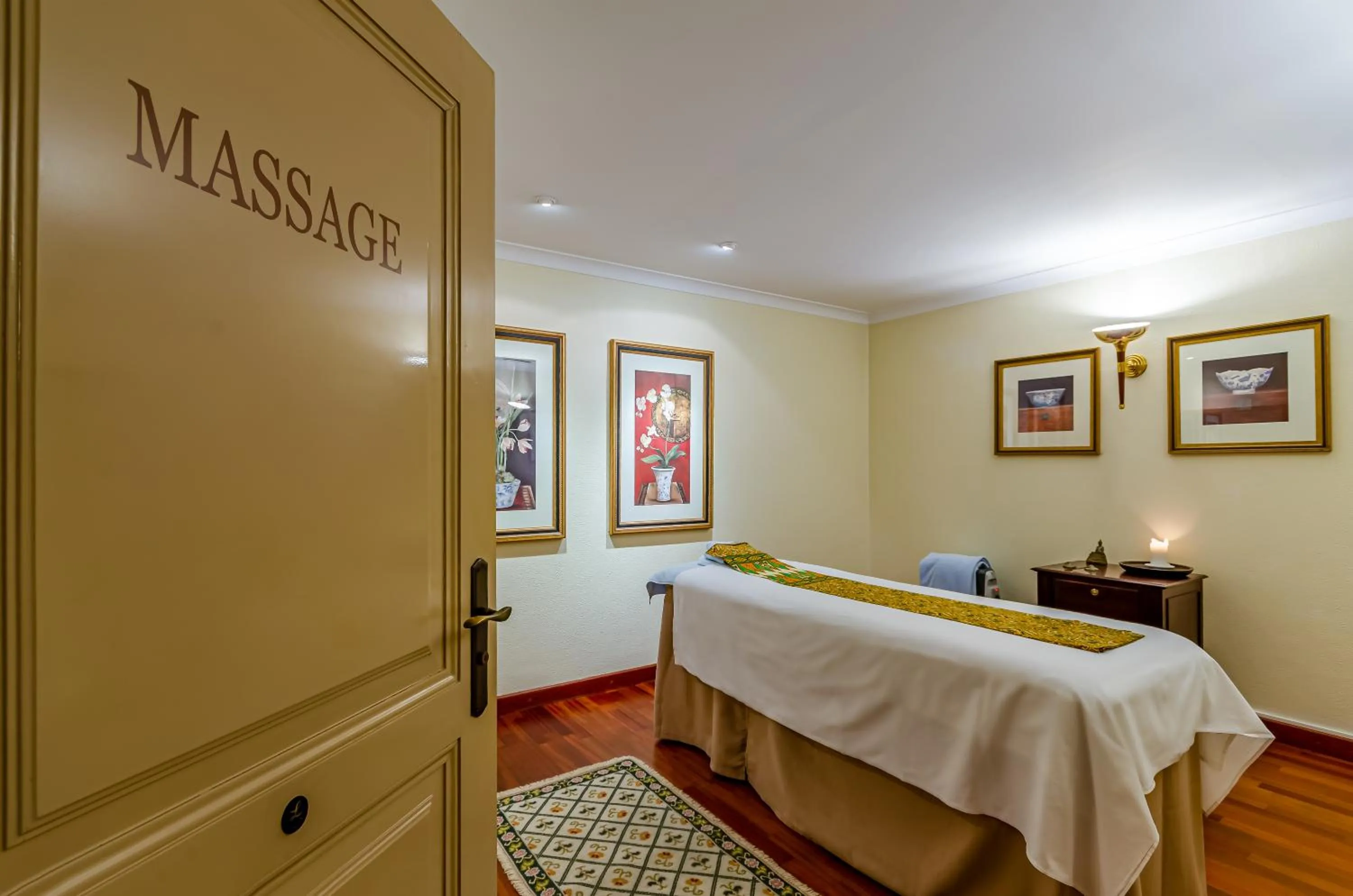 Massage, Bed in Olissippo Lapa Palace – The Leading Hotels of the World