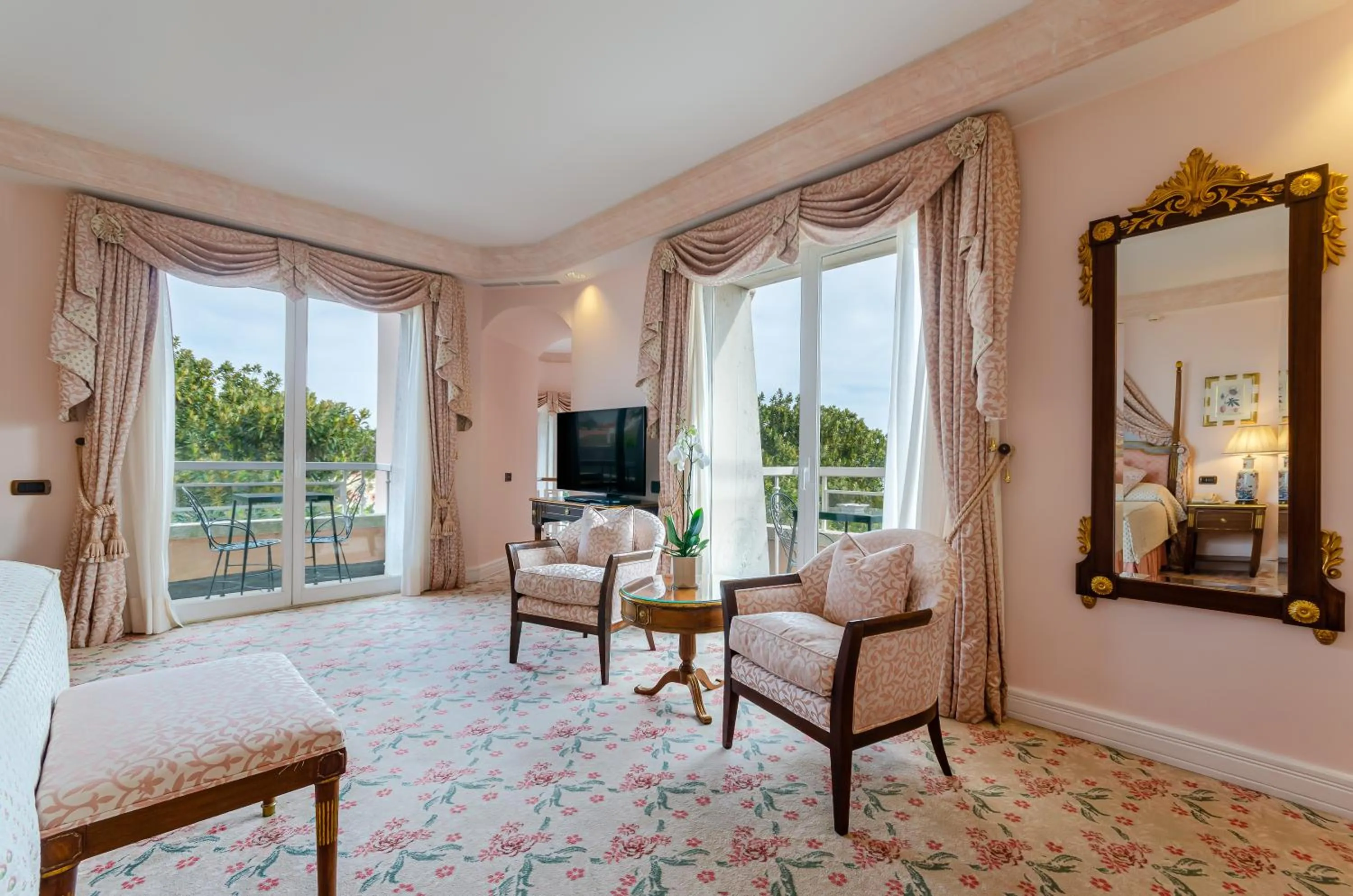 Bedroom in Olissippo Lapa Palace – The Leading Hotels of the World