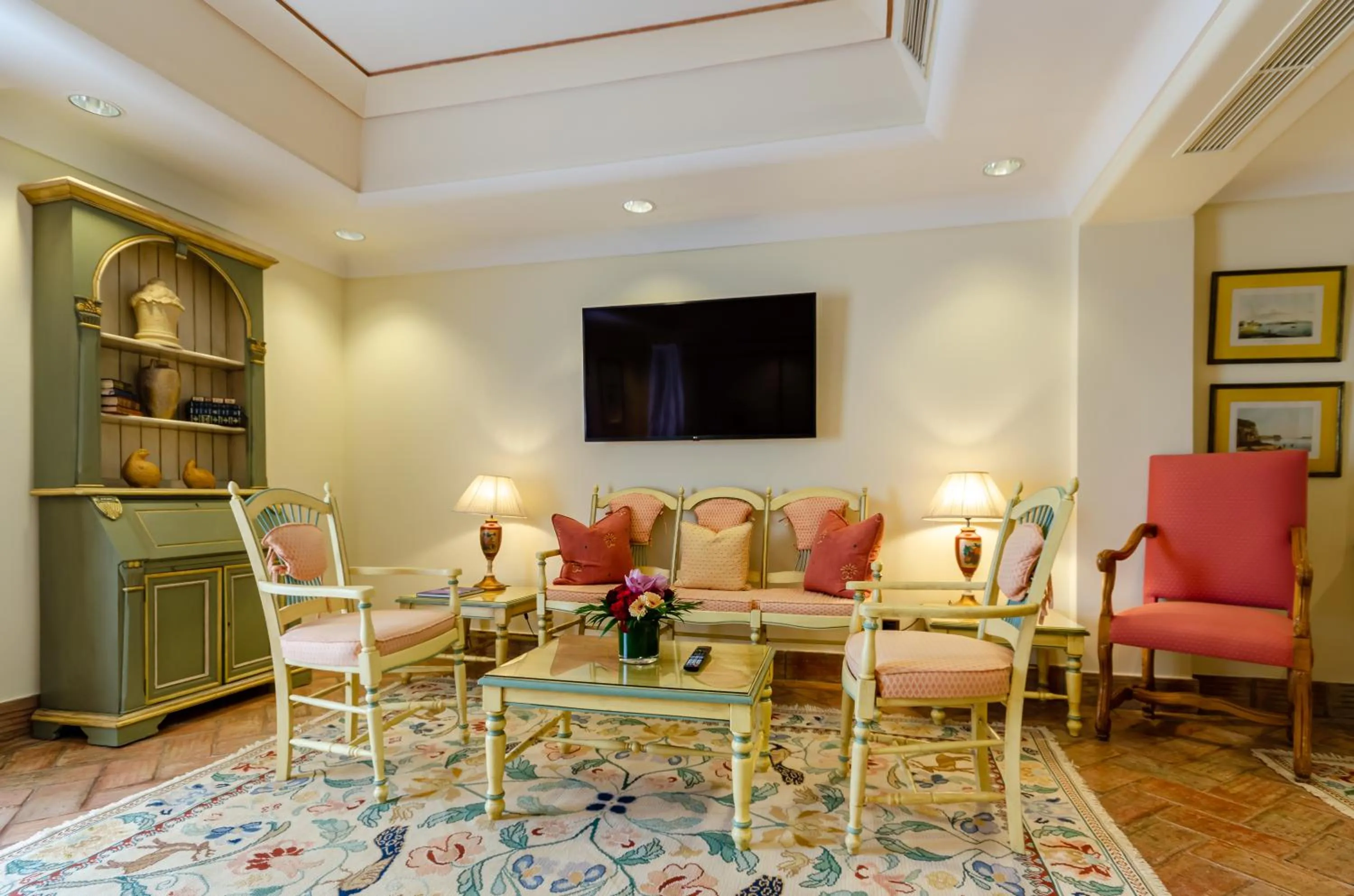 Living room in Olissippo Lapa Palace – The Leading Hotels of the World