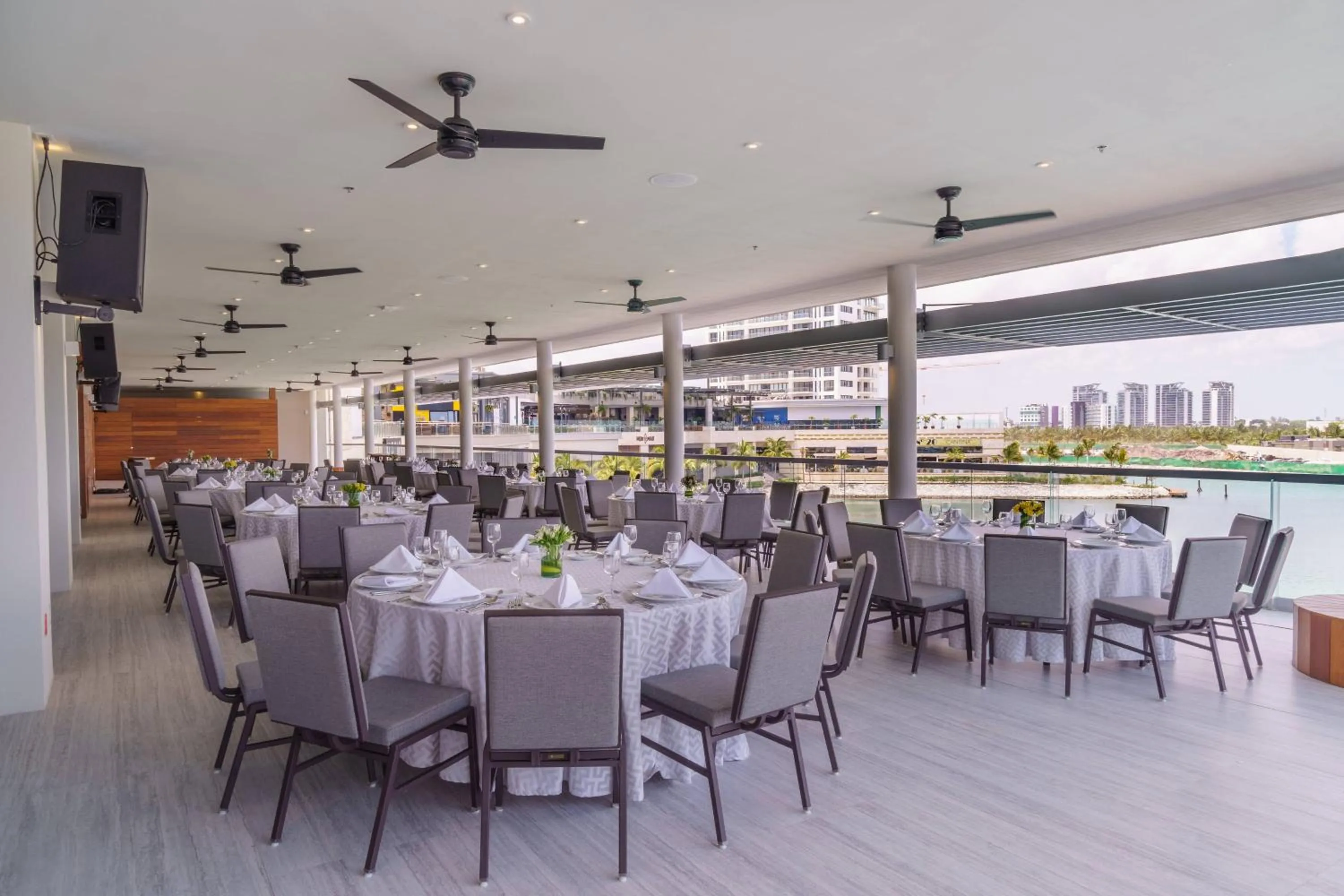 Meeting/conference room in Renaissance Cancun Resort & Marina