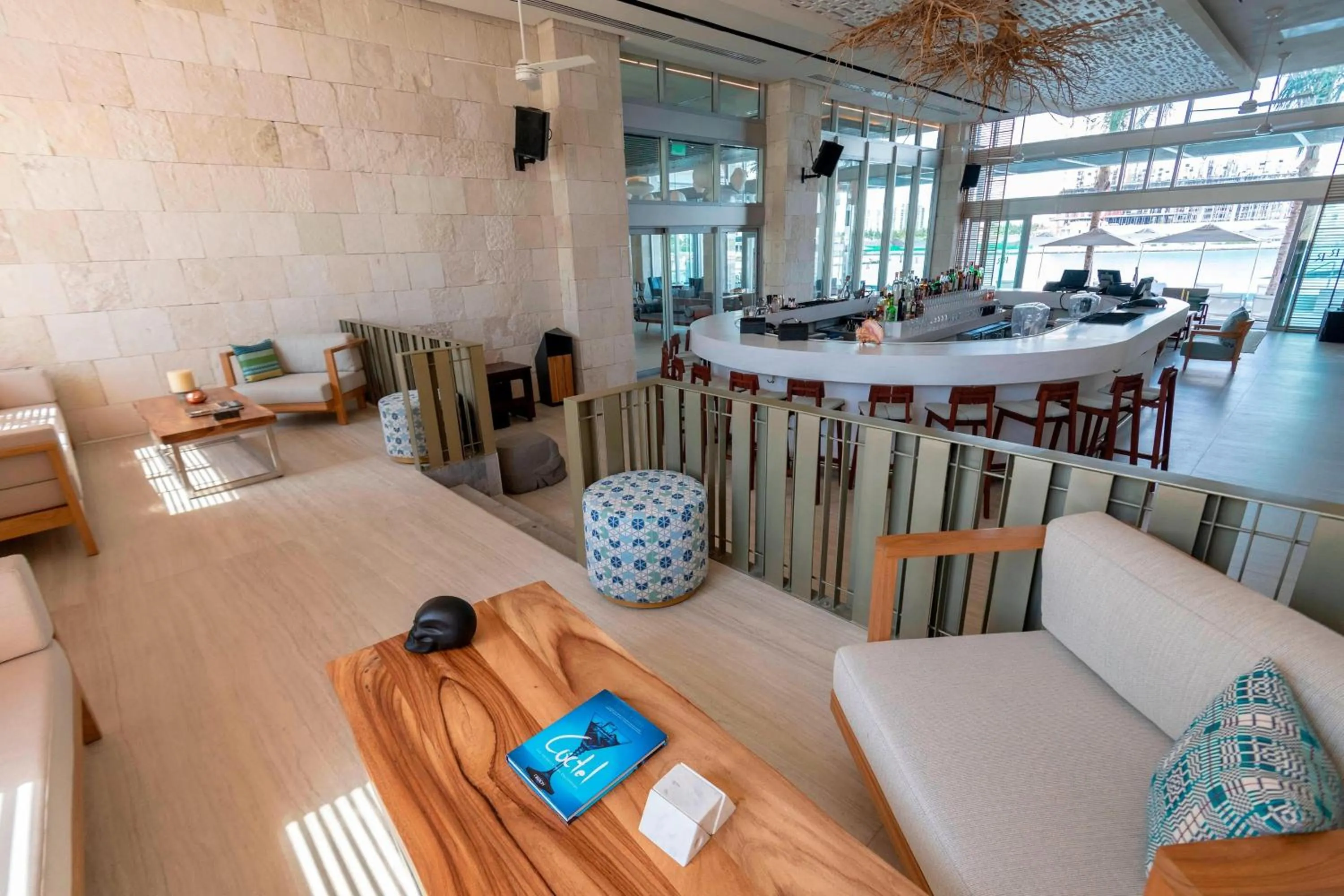 Lounge or bar in Renaissance Cancun Resort & Marina