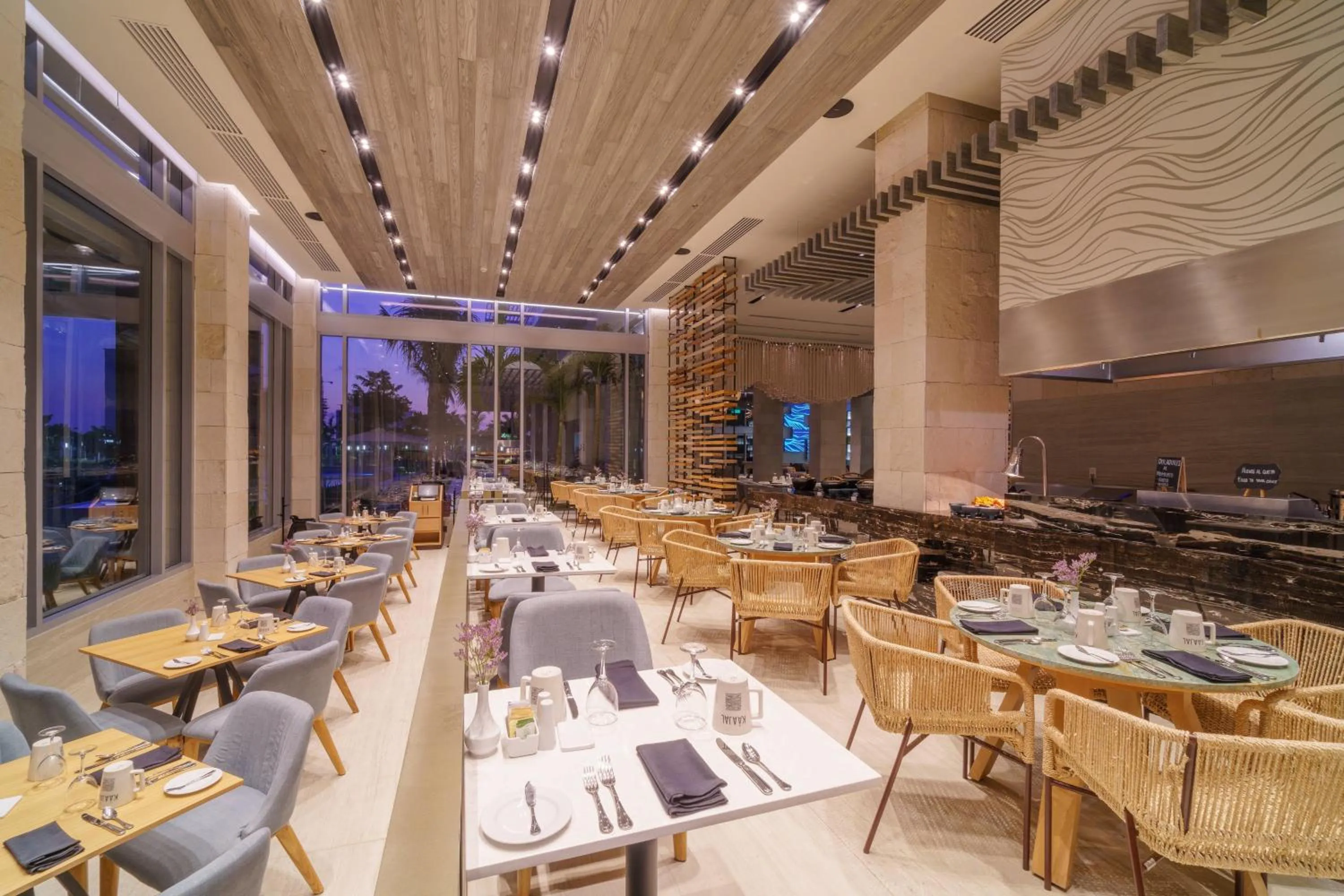 Restaurant/places to eat in Renaissance Cancun Resort & Marina