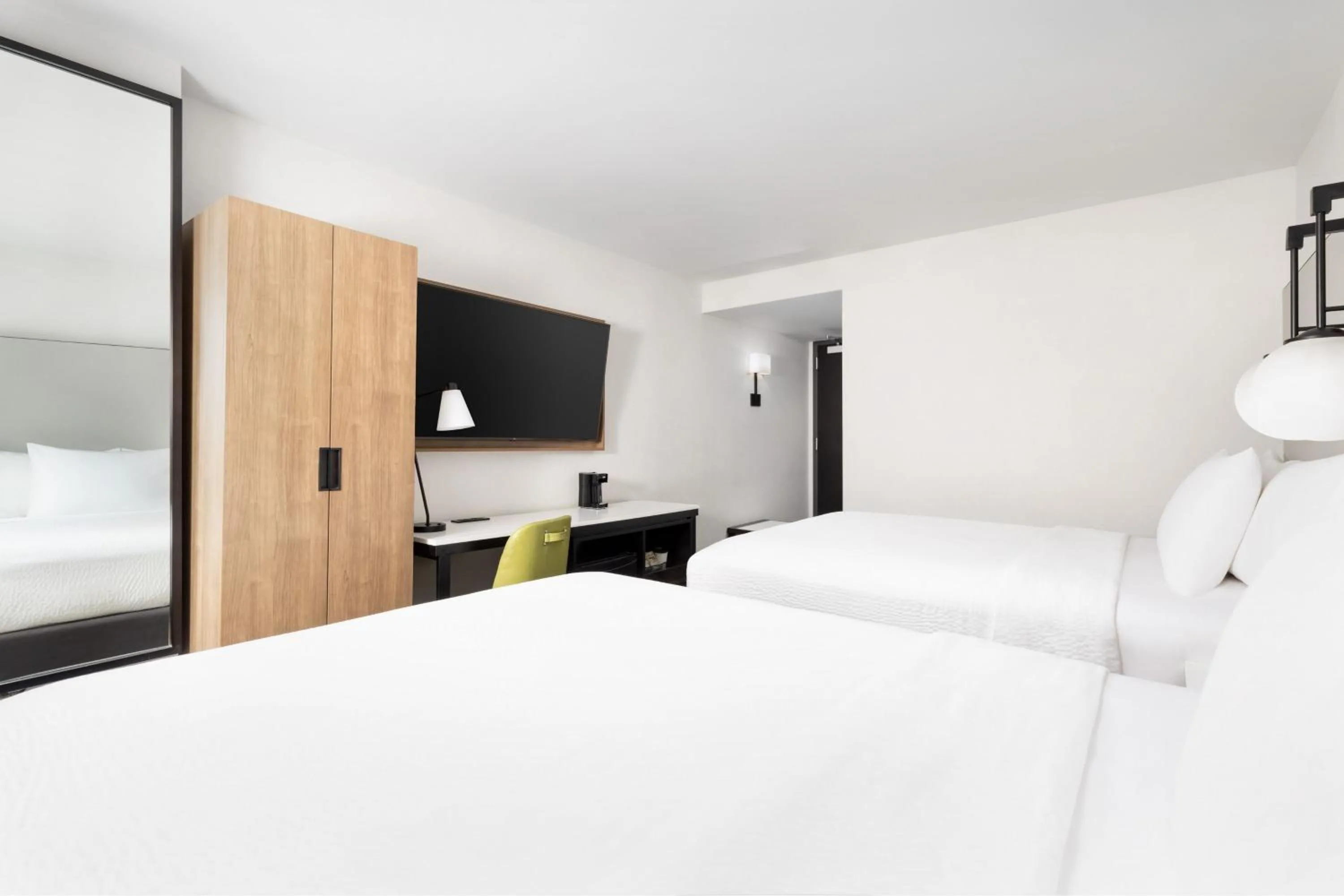 Photo of the whole room, Bed in Fairfield Inn & Suites by Marriott New York Manhattan/Times Square South