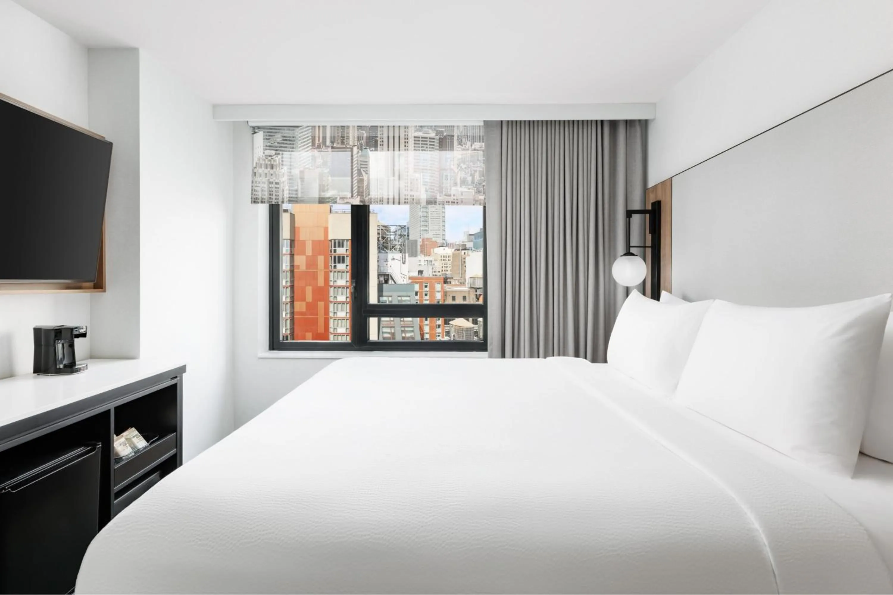 Photo of the whole room, Bed in Fairfield Inn & Suites by Marriott New York Manhattan/Times Square South
