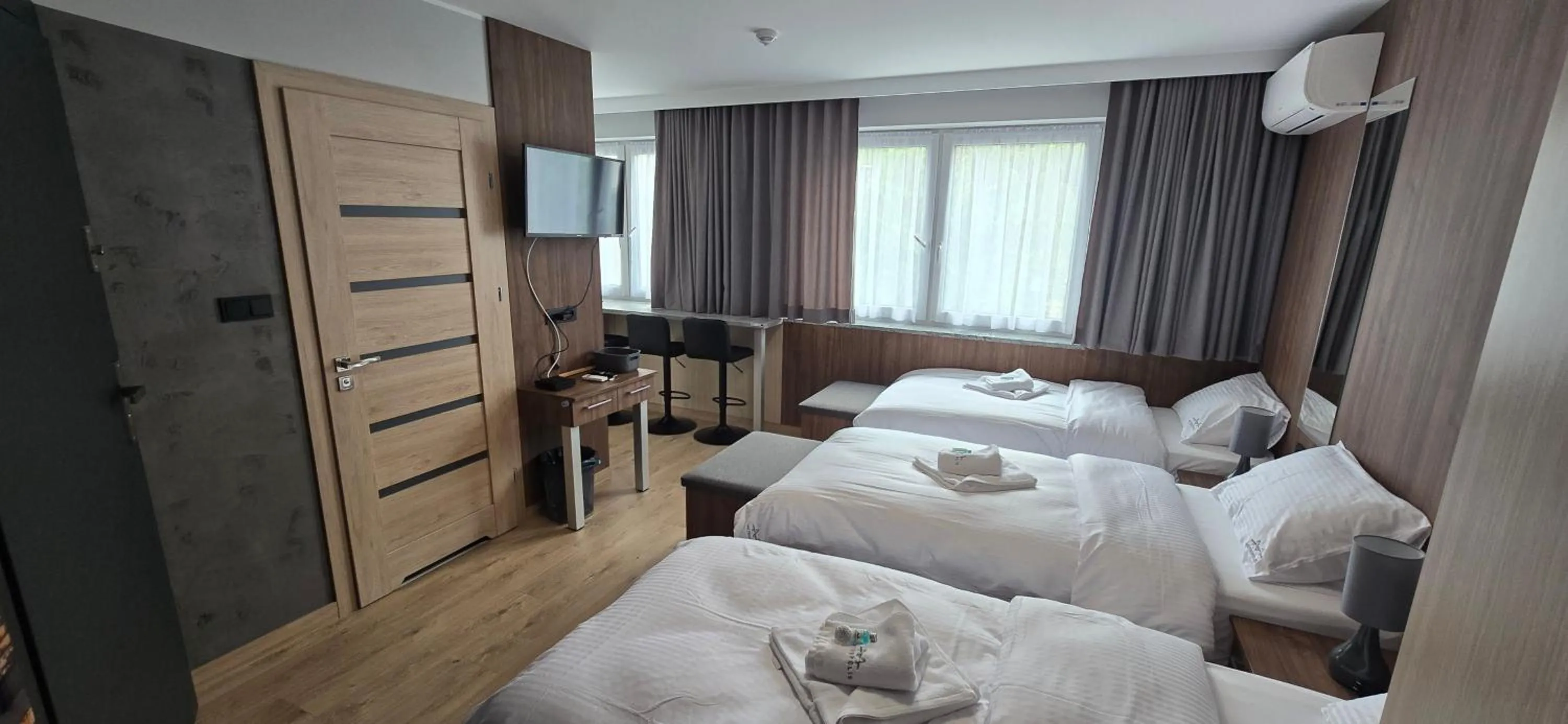 Bed in Metropolis Apartamenty Centrum