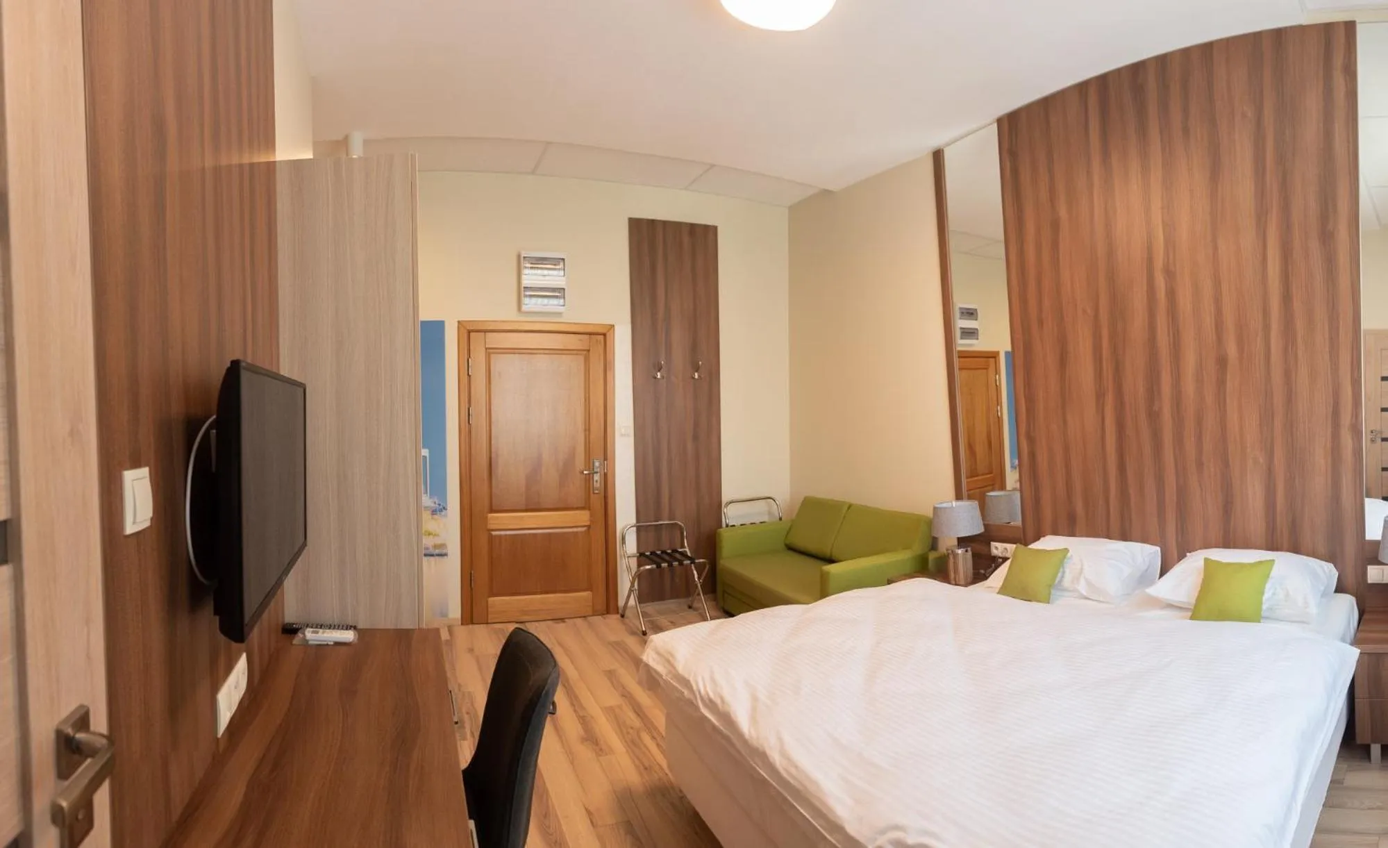 Bed in Metropolis Apartamenty Centrum