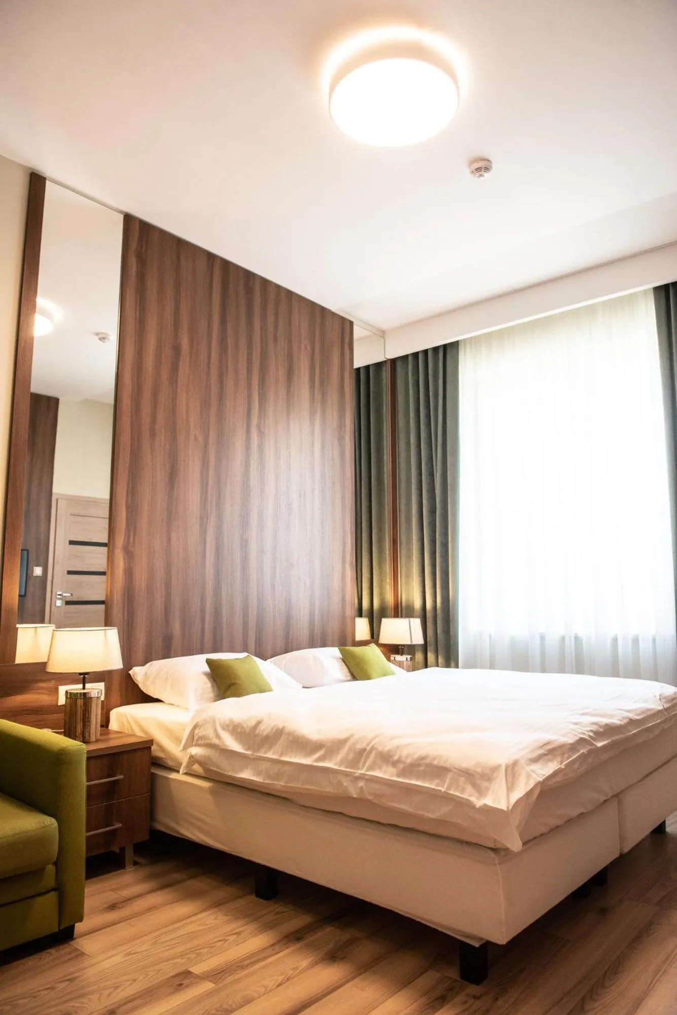 Bed in Metropolis Apartamenty Centrum