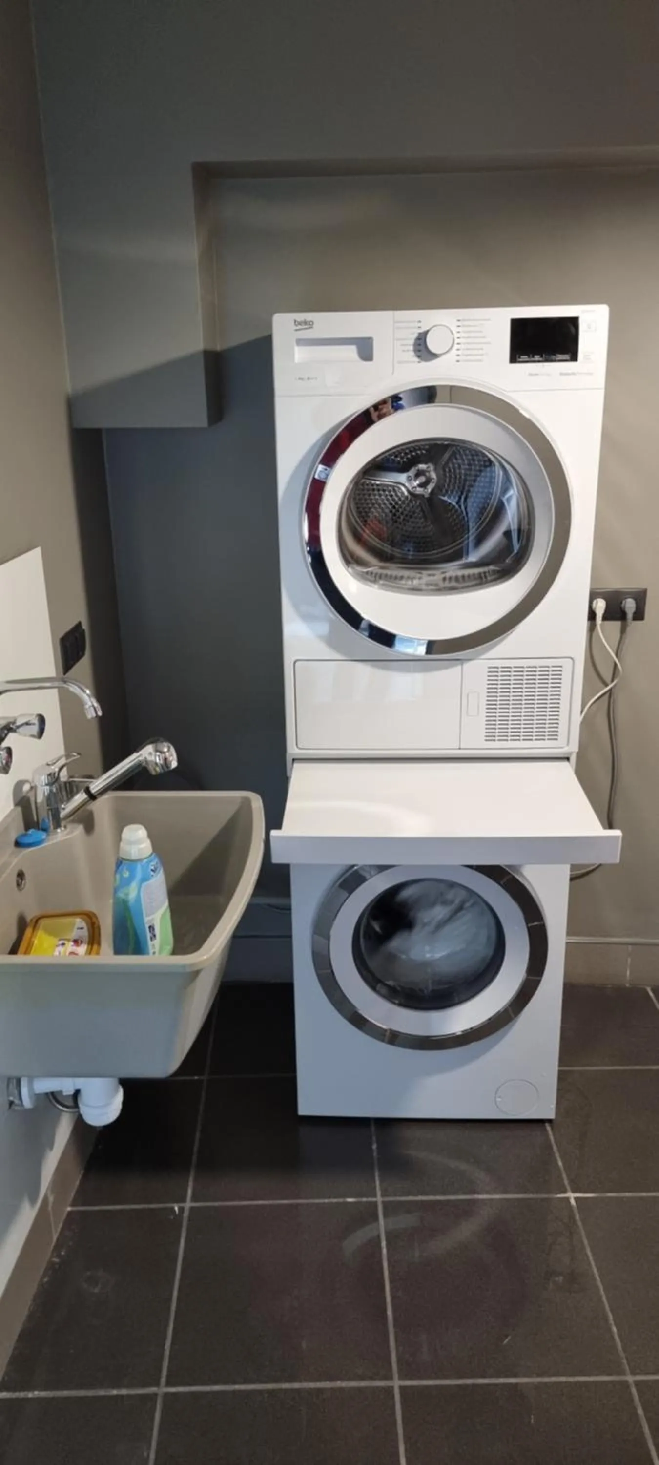 washing machine in Metropolis Apartamenty Centrum