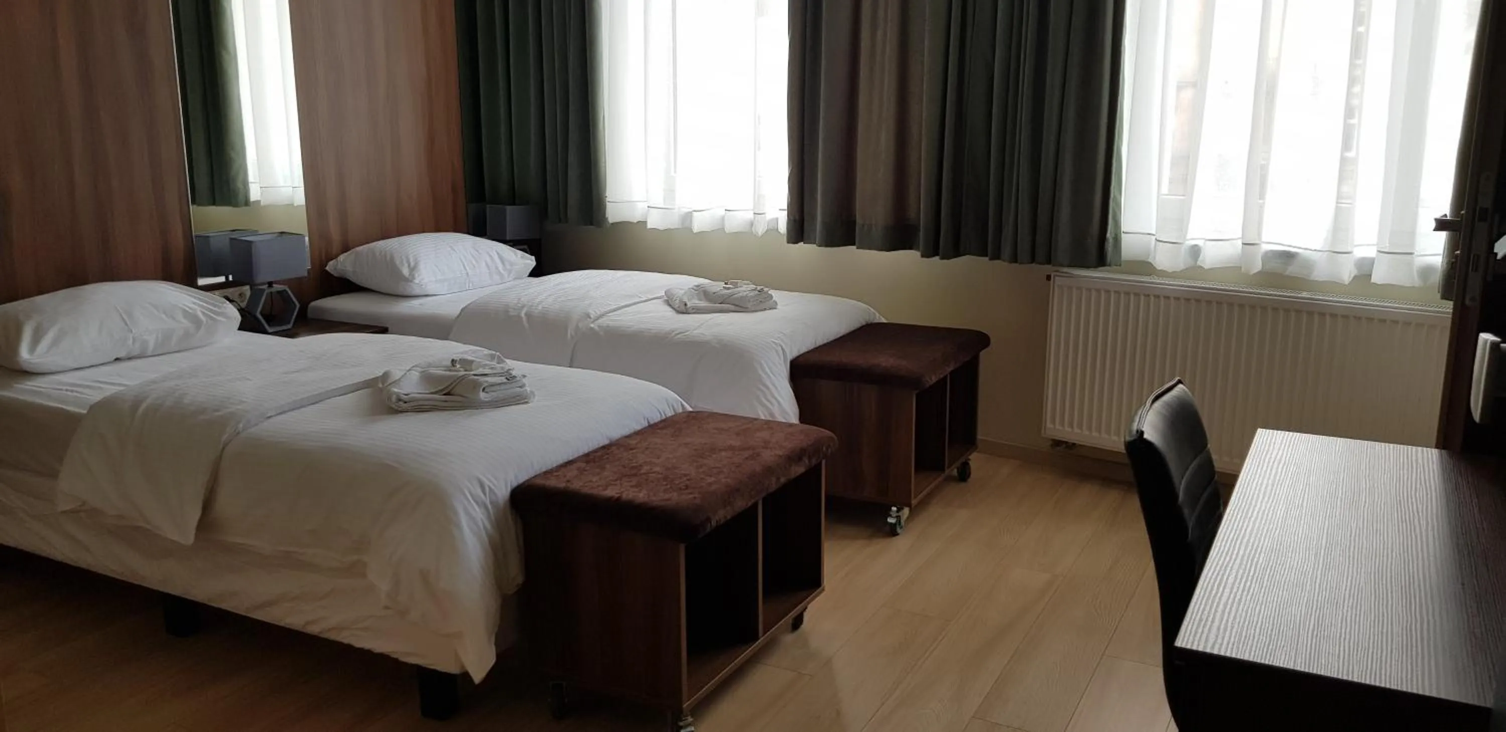 Bed in Metropolis Apartamenty Centrum