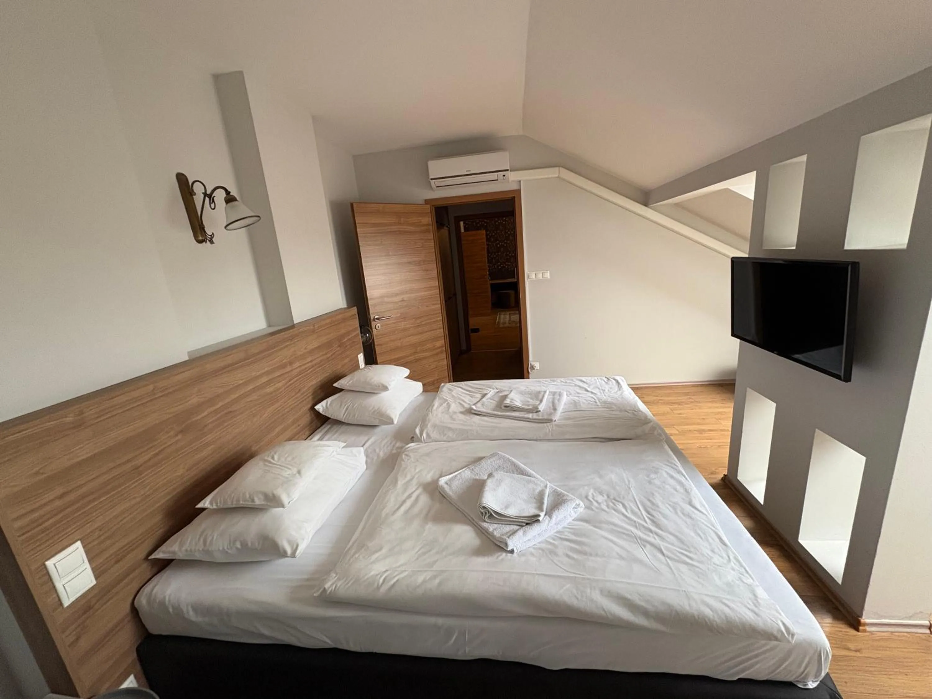 Bedroom, Bed in Angyal Borászat és Panzió