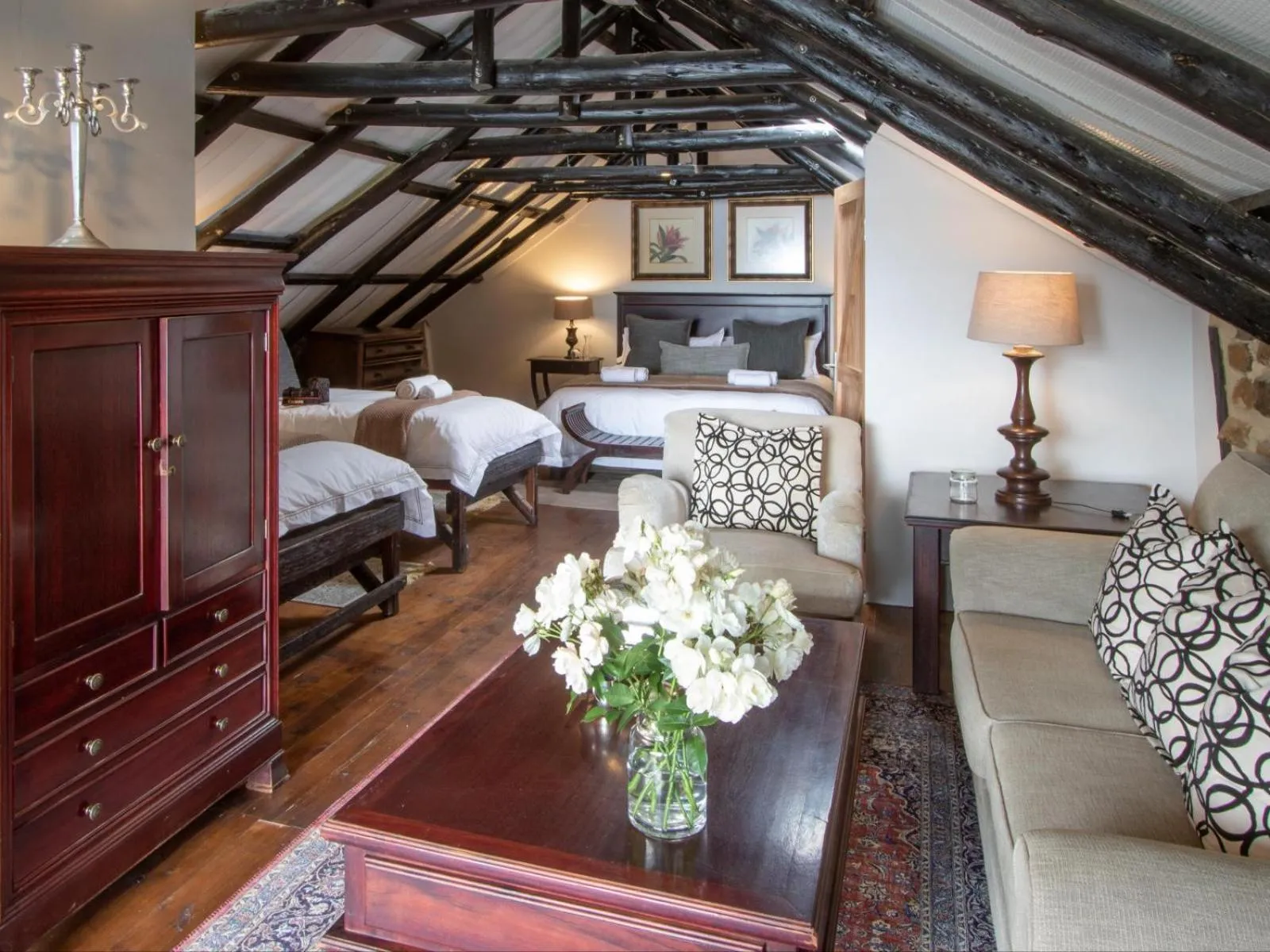 Photo of the whole room in Flitwick Ranch