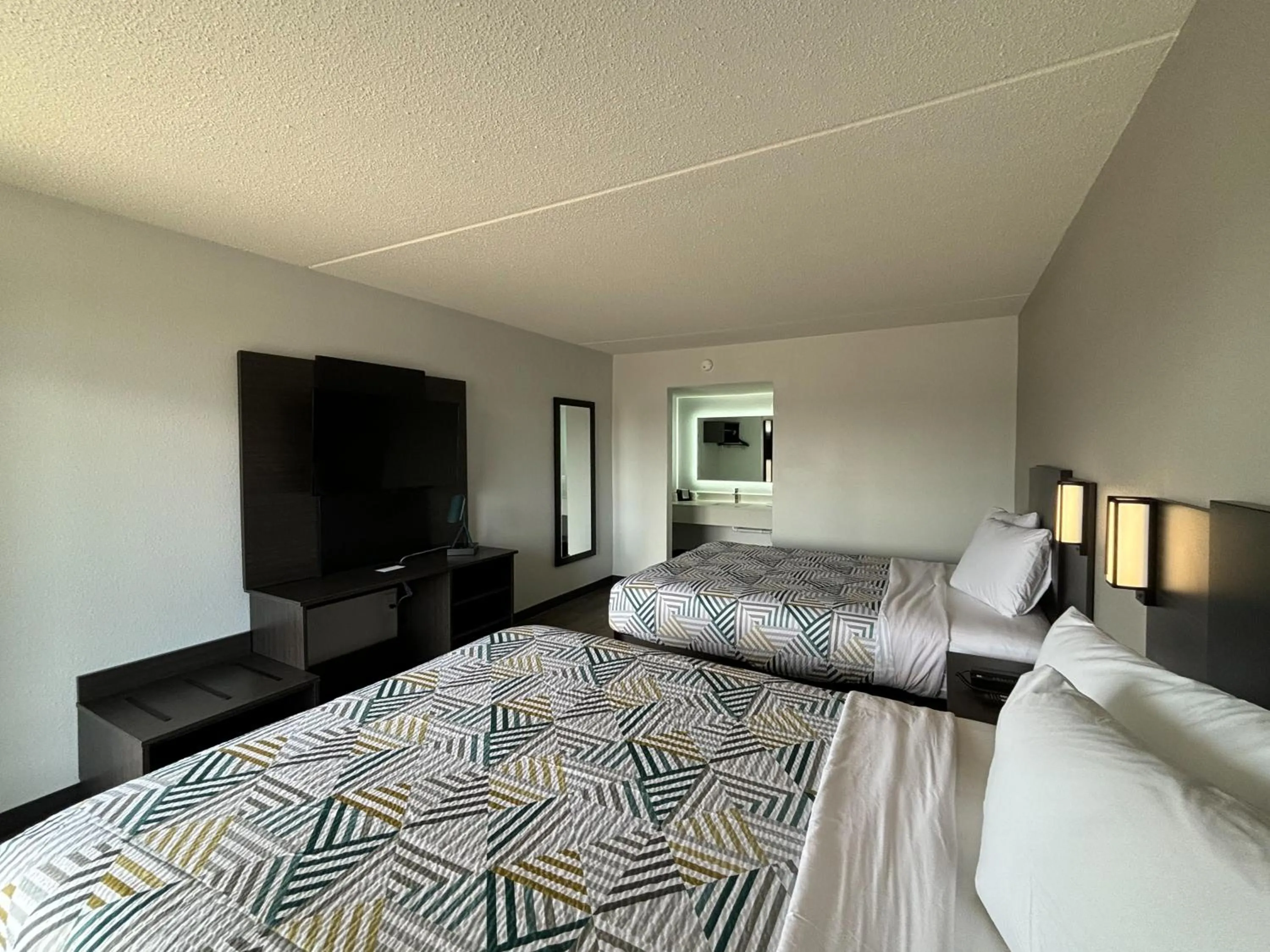 Bedroom, Bed in Motel 6 Richmond, KY EKU Campus Area