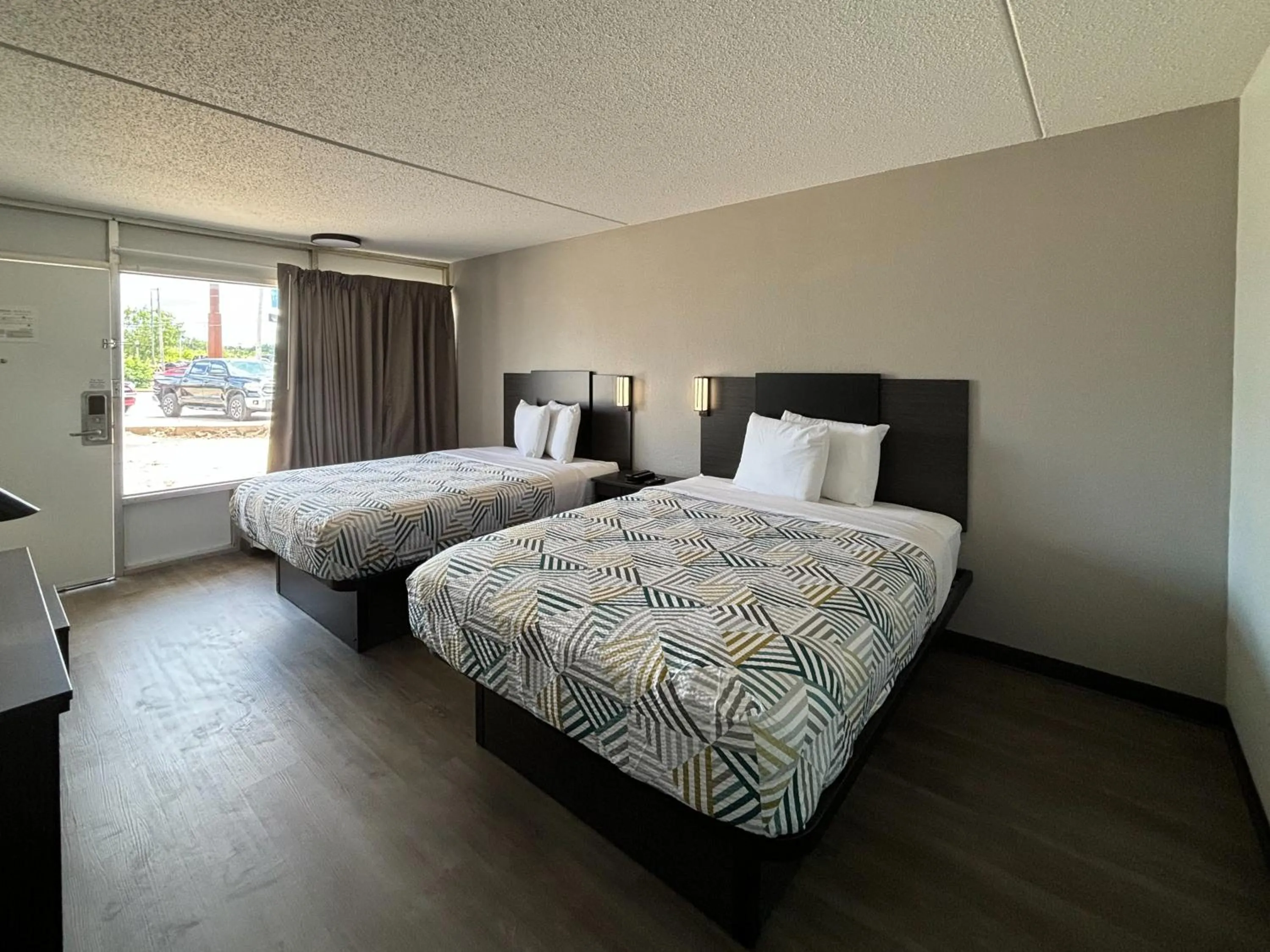 Bedroom, Bed in Motel 6 Richmond, KY EKU Campus Area