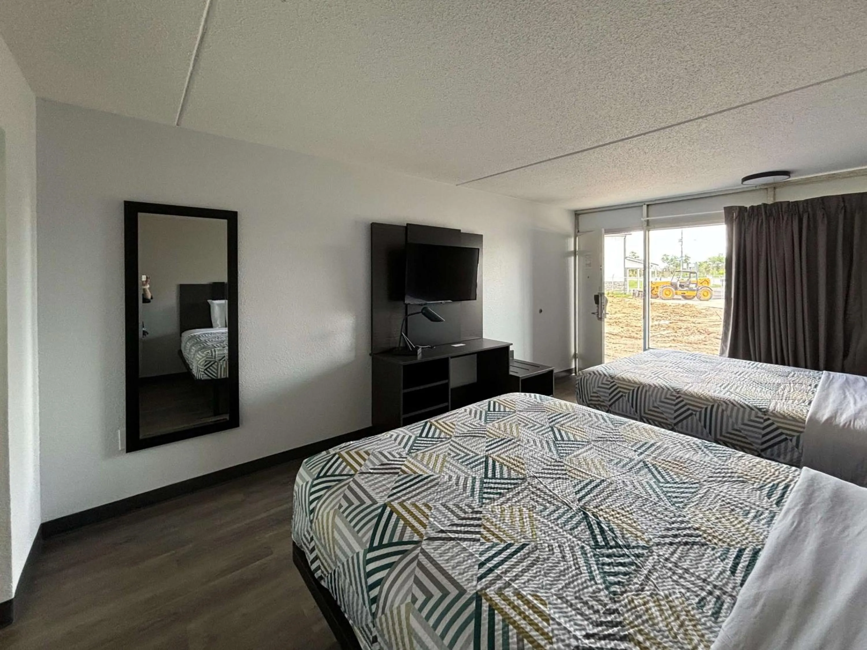 Bedroom, Bed in Motel 6 Richmond, KY EKU Campus Area