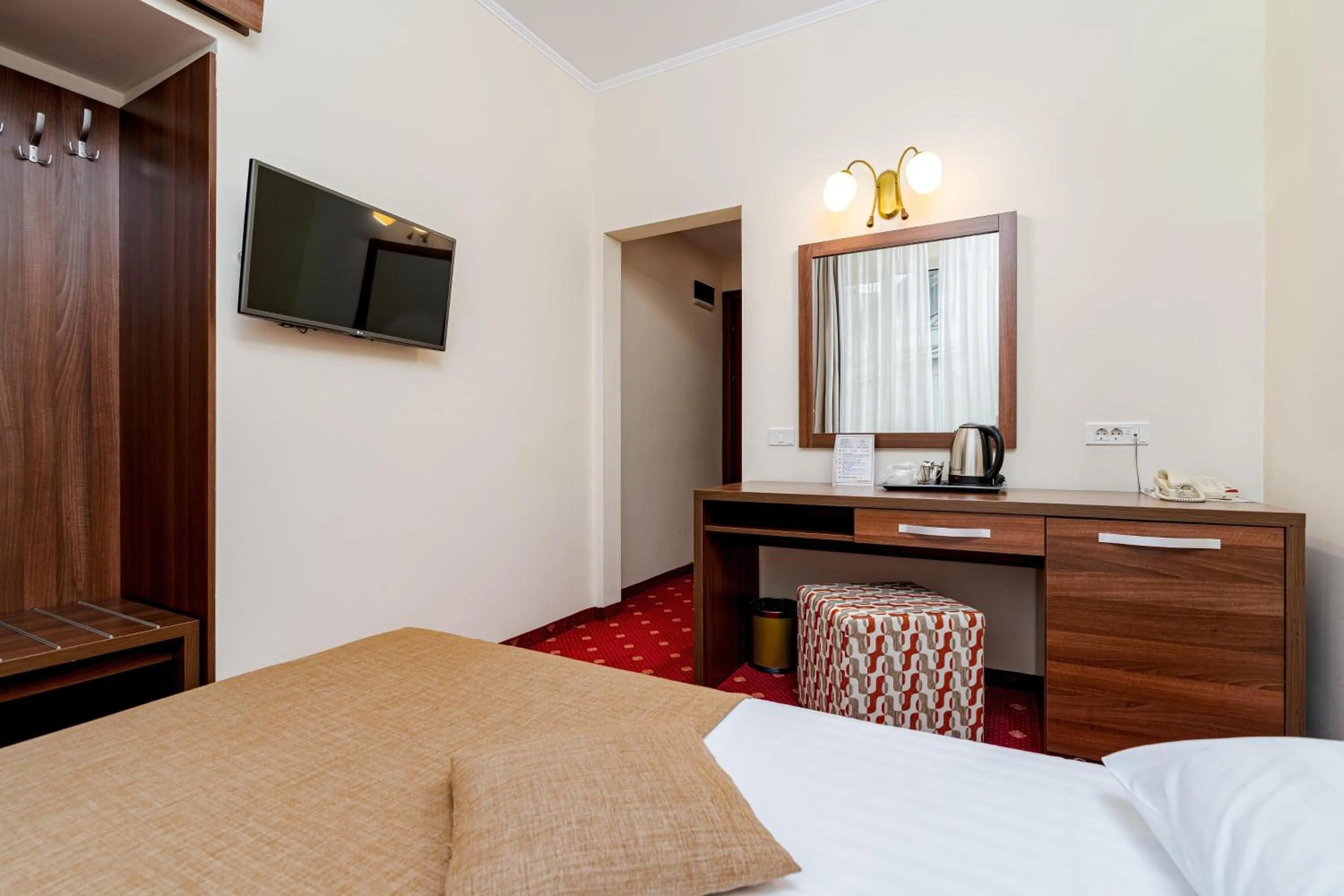 TV and multimedia, Bed in Hotel Minerva