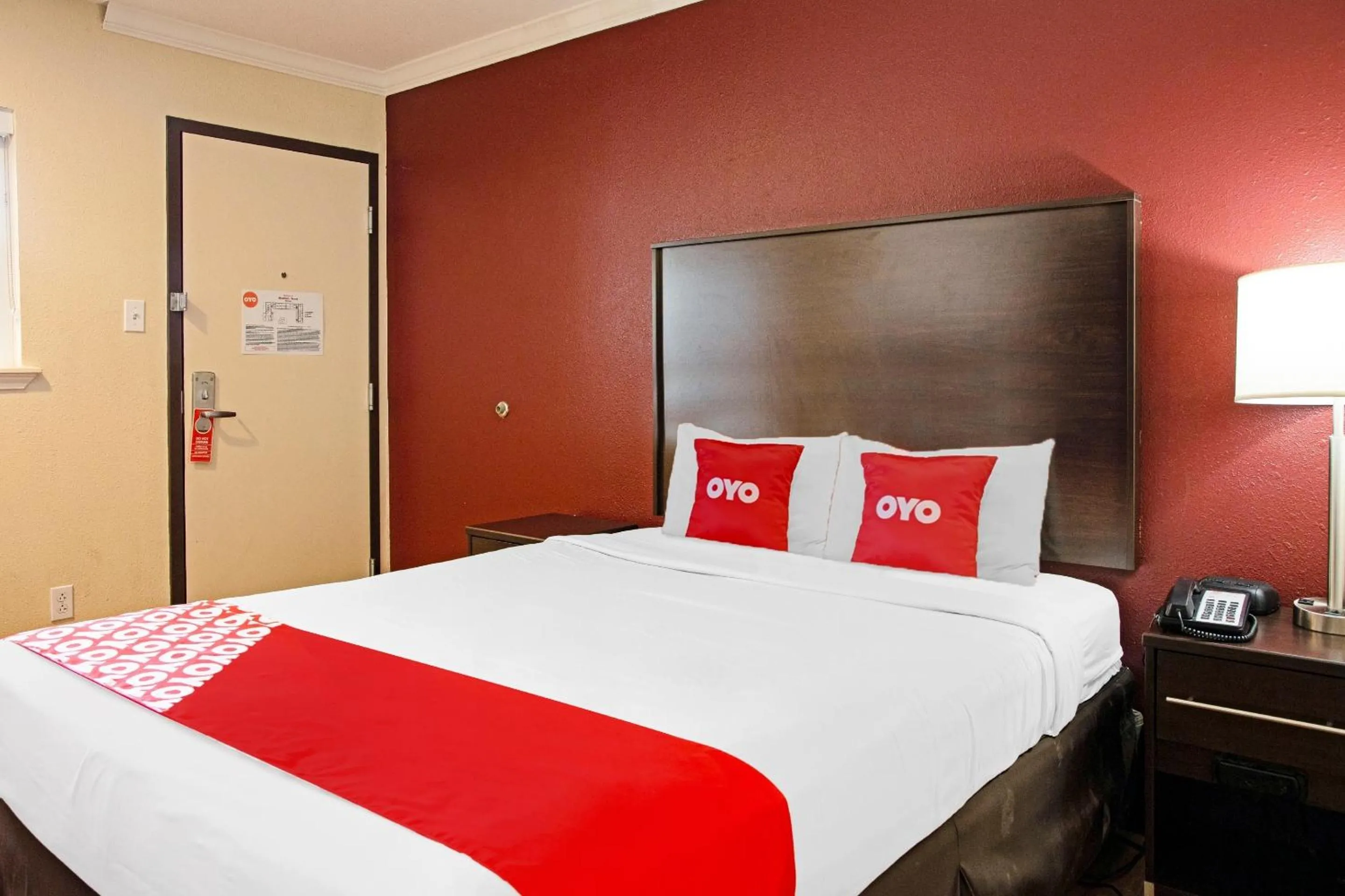Bedroom, Bed in OYO Hotel McAllen Airport South