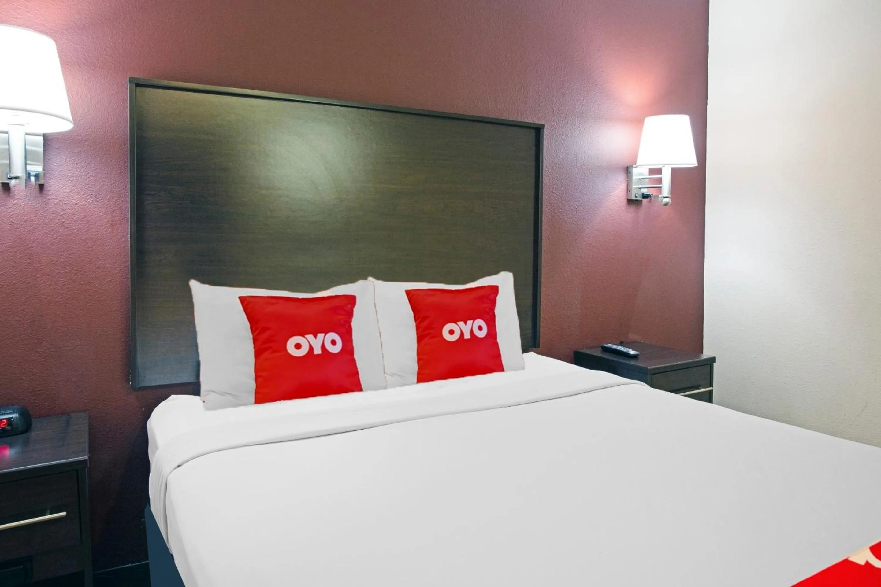 Bedroom, Bed in OYO Hotel McAllen Airport South