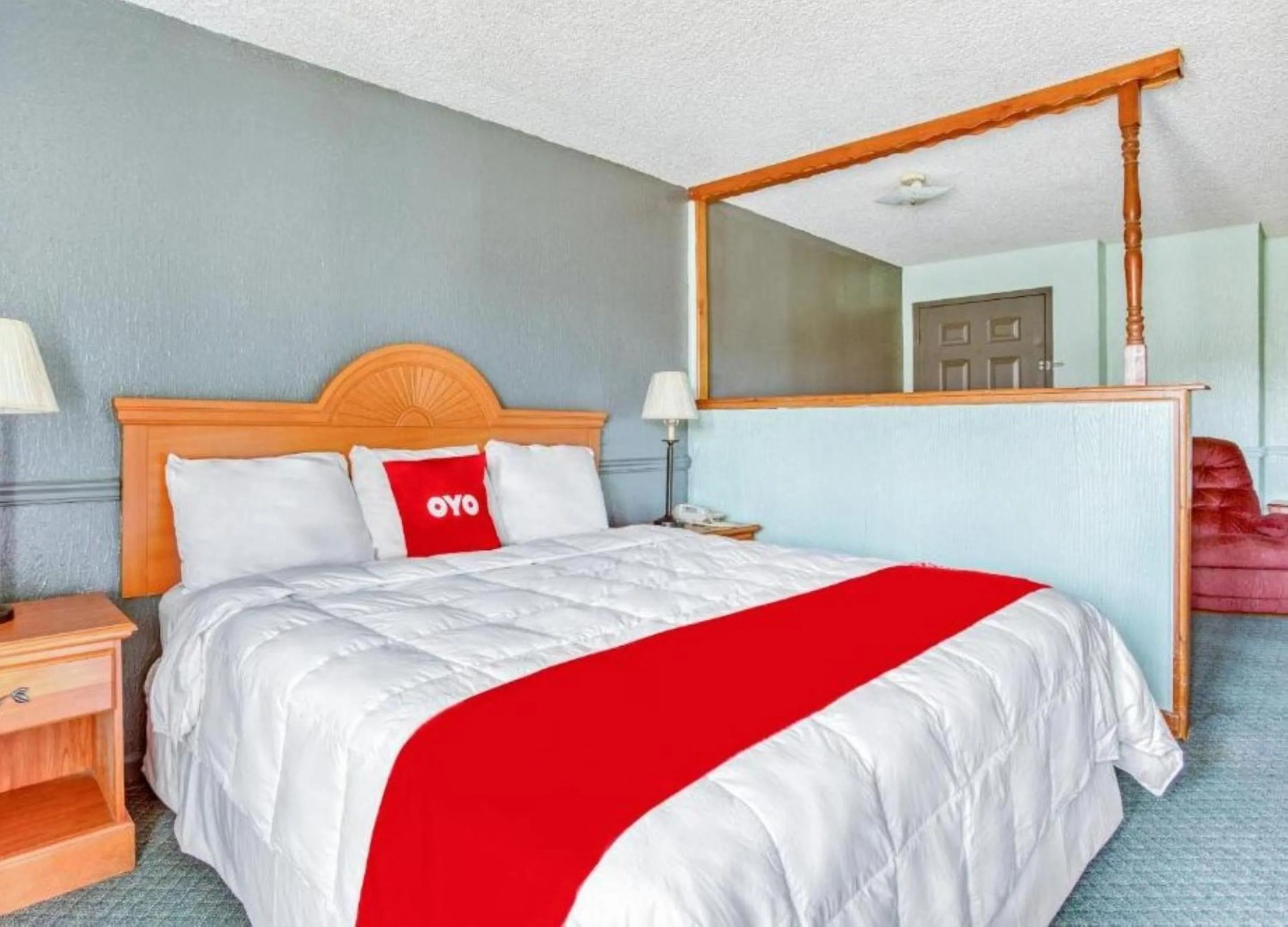 Bedroom, Bed in OYO Townhouse Tulsa Woodland Hills