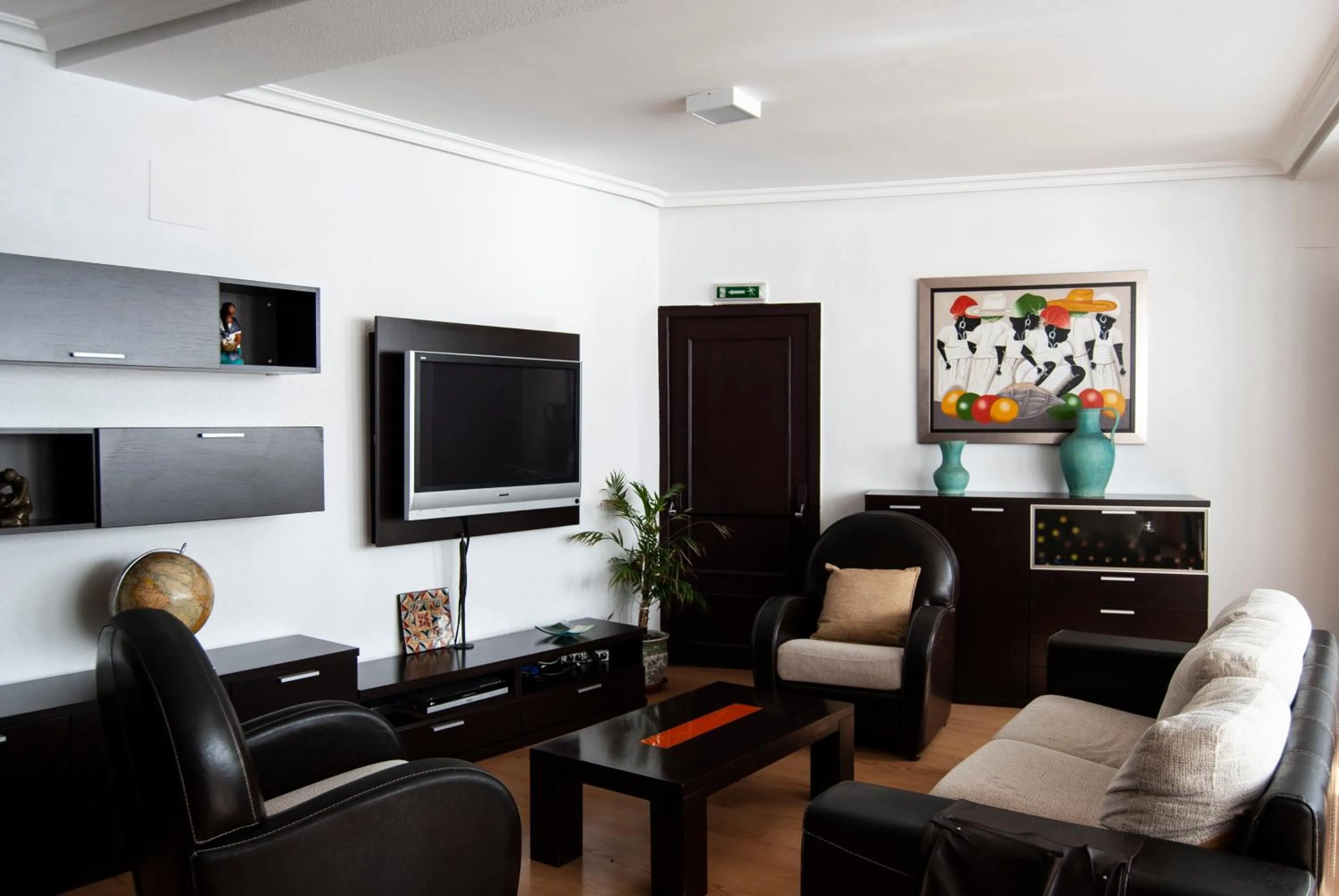 Communal lounge/ TV room in Hotel Arrasate
