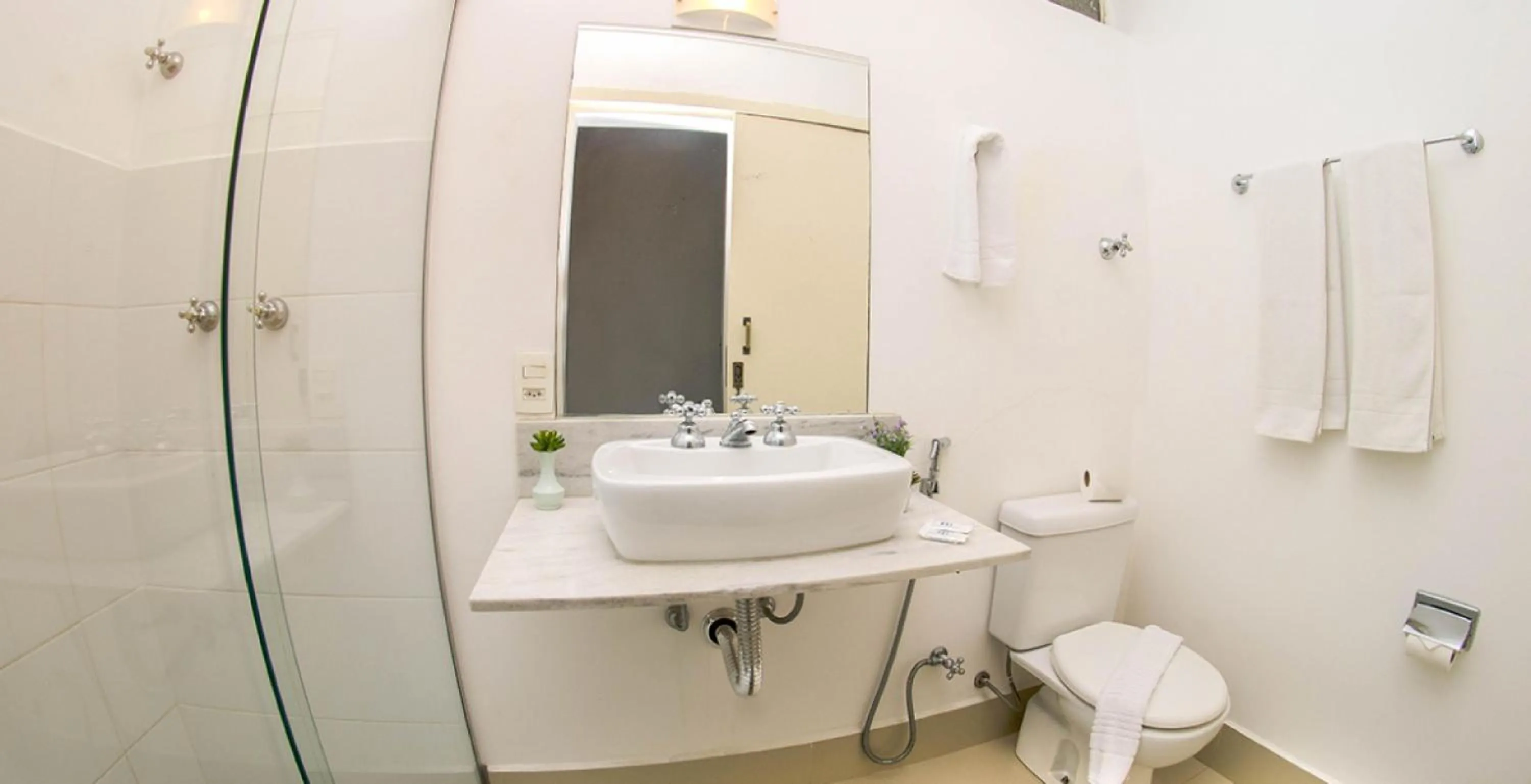 Bathroom in Antico Plaza Hotel