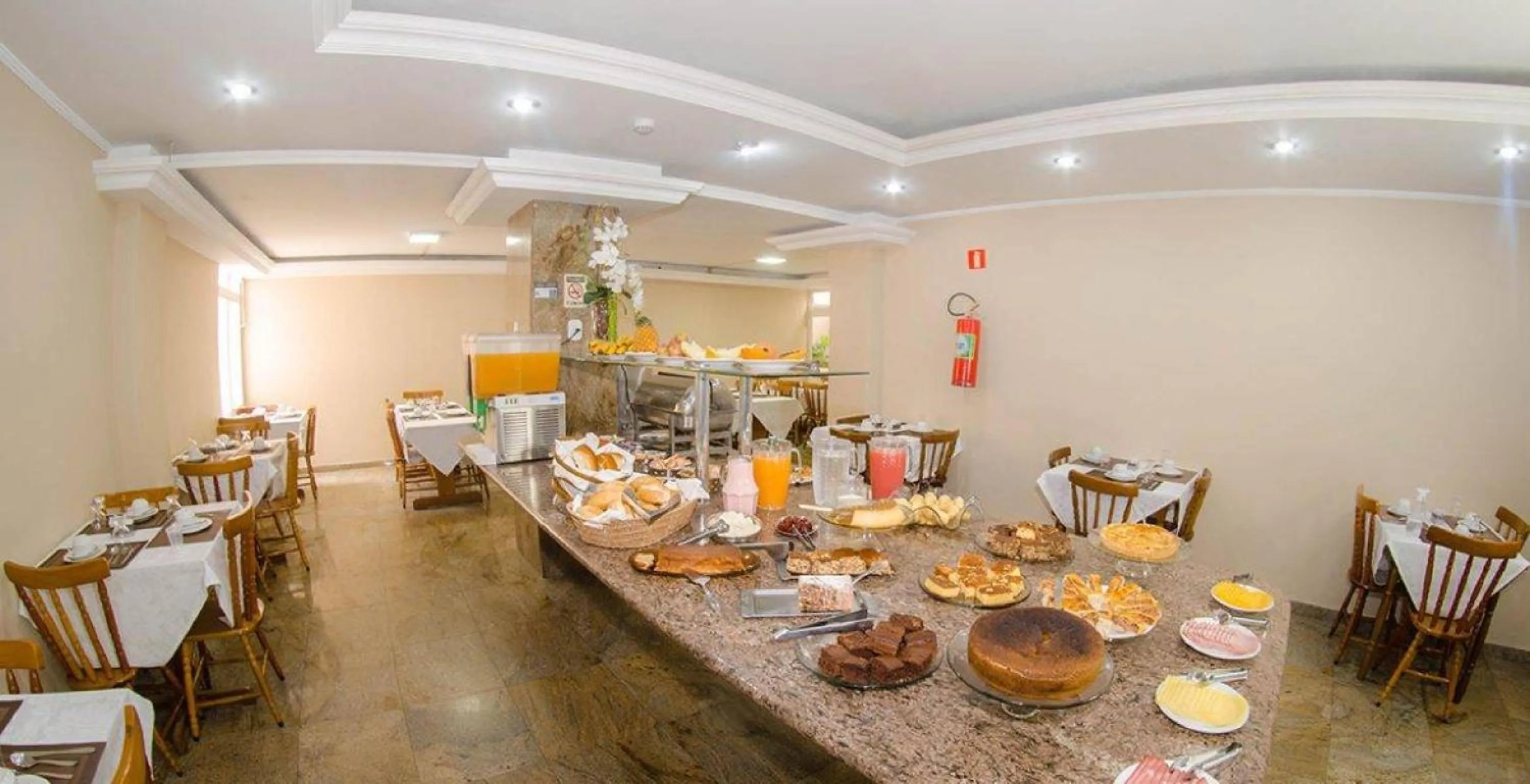 Restaurant/places to eat in Antico Plaza Hotel