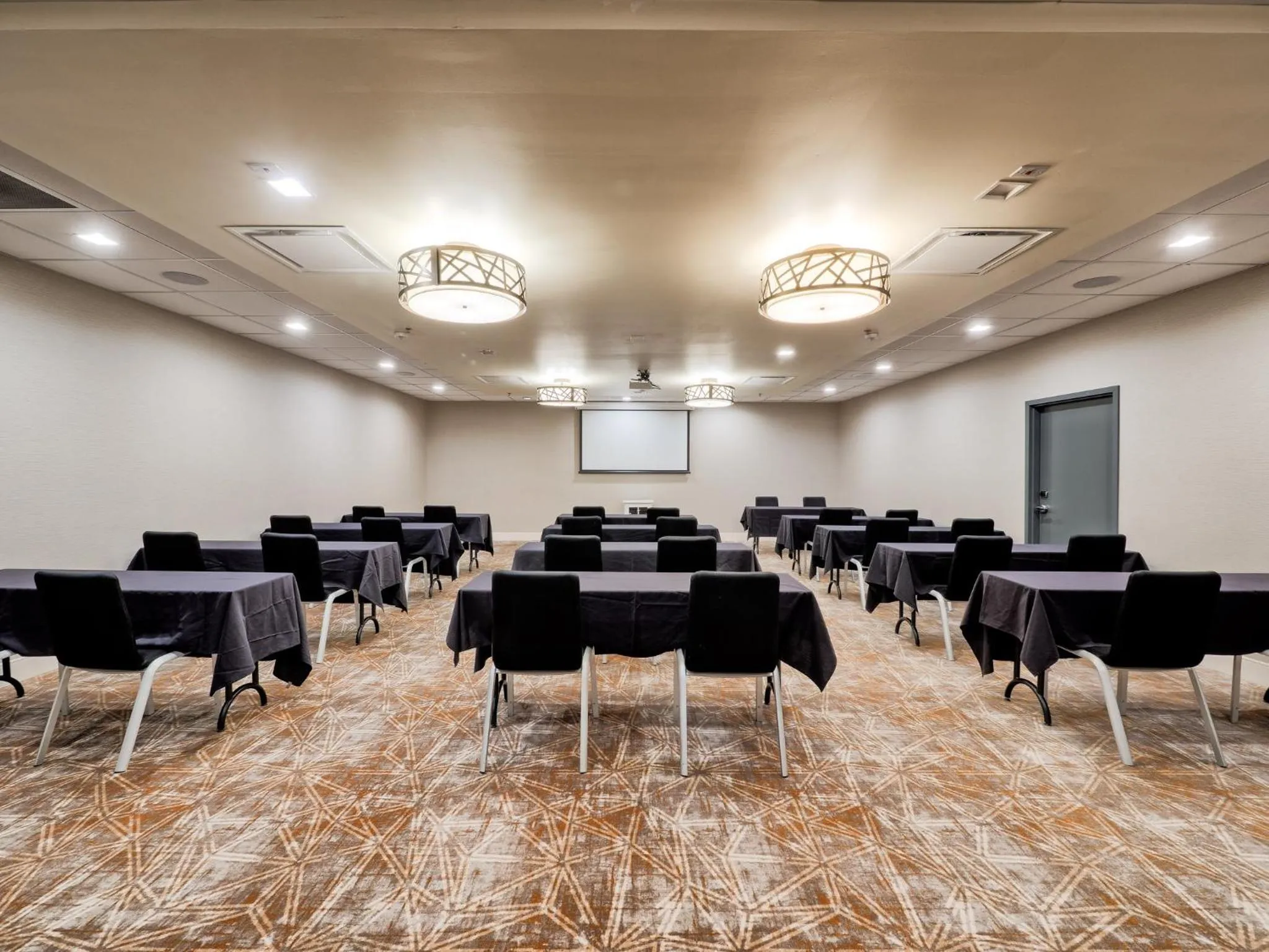 Meeting/conference room in Holiday Inn Tacoma Mall by IHG