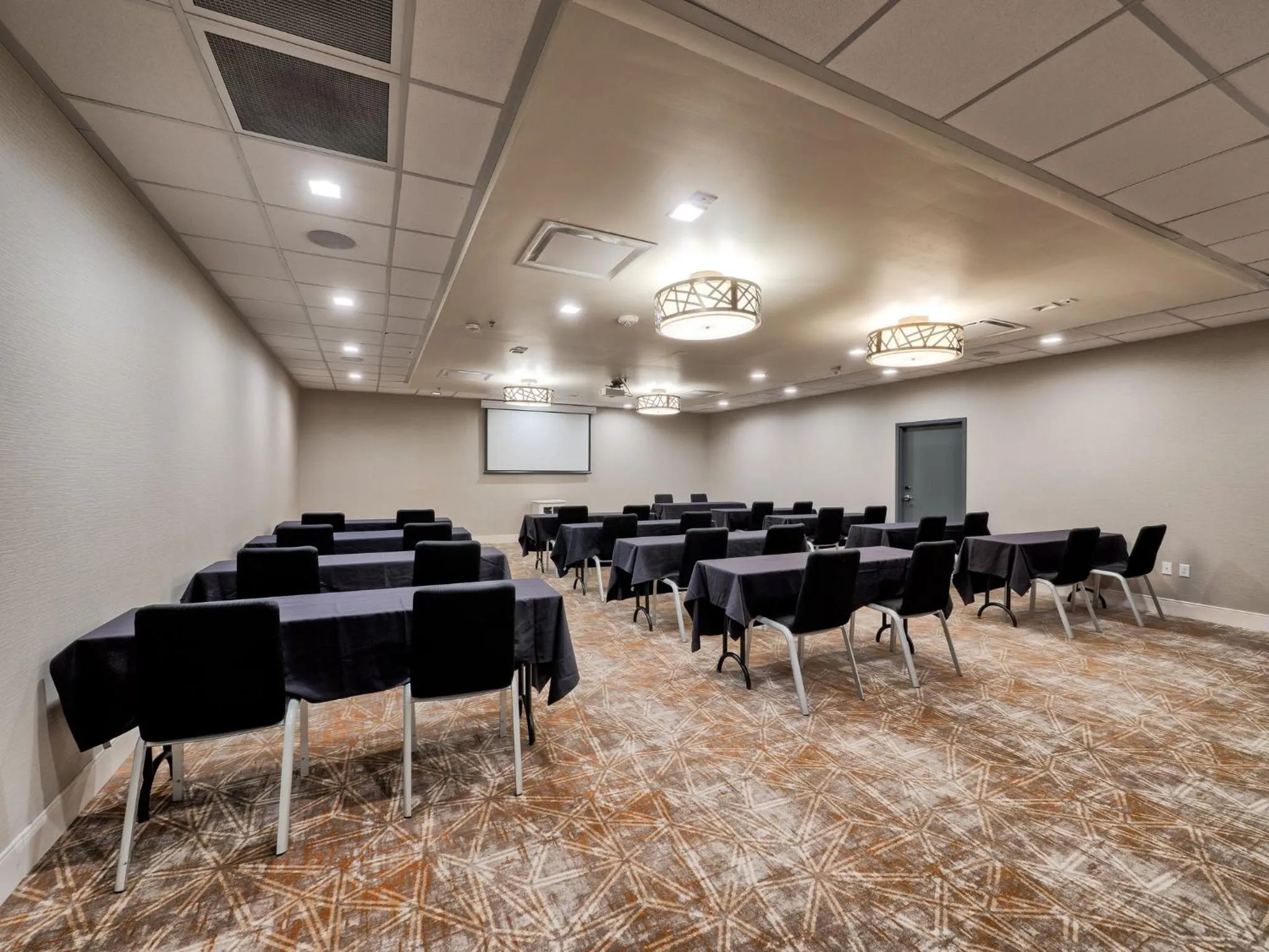 Meeting/conference room in Holiday Inn Tacoma Mall by IHG