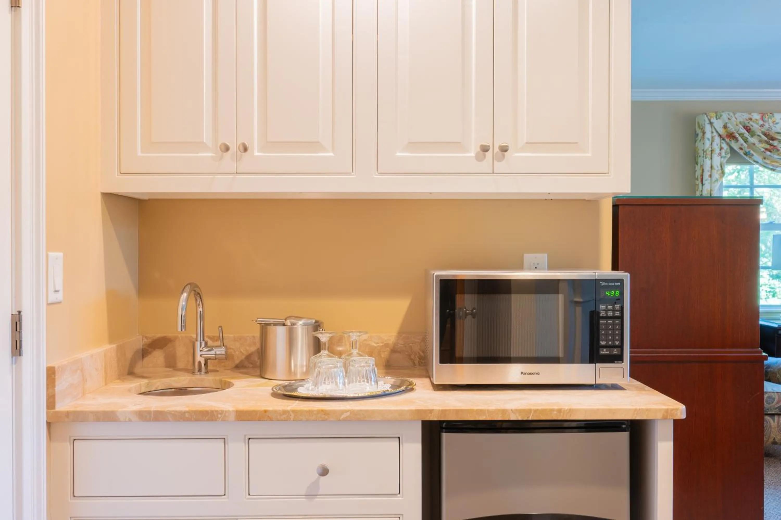 Kitchen or kitchenette in The Winstead Inn