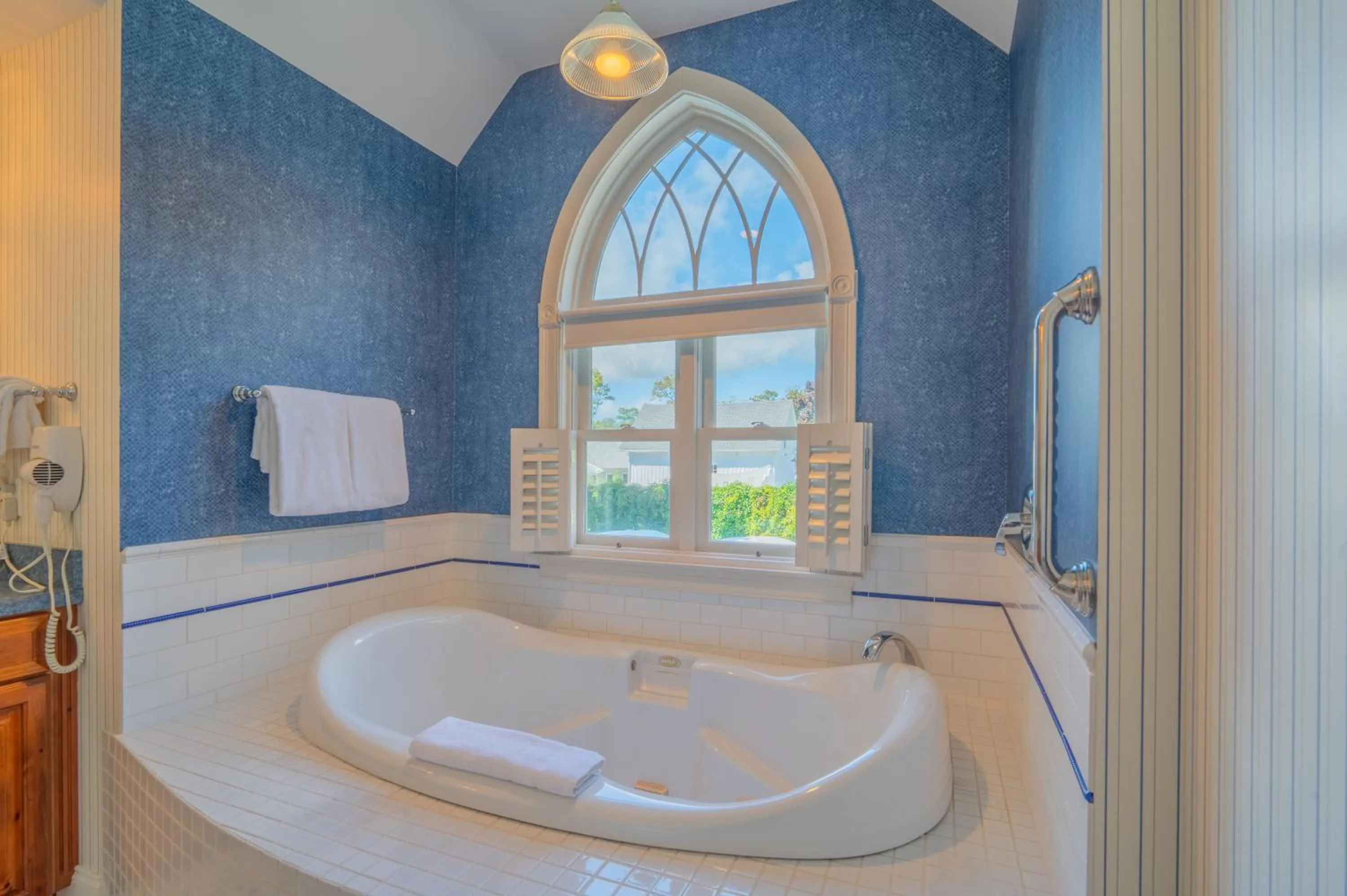 Hot Tub in The Winstead Inn