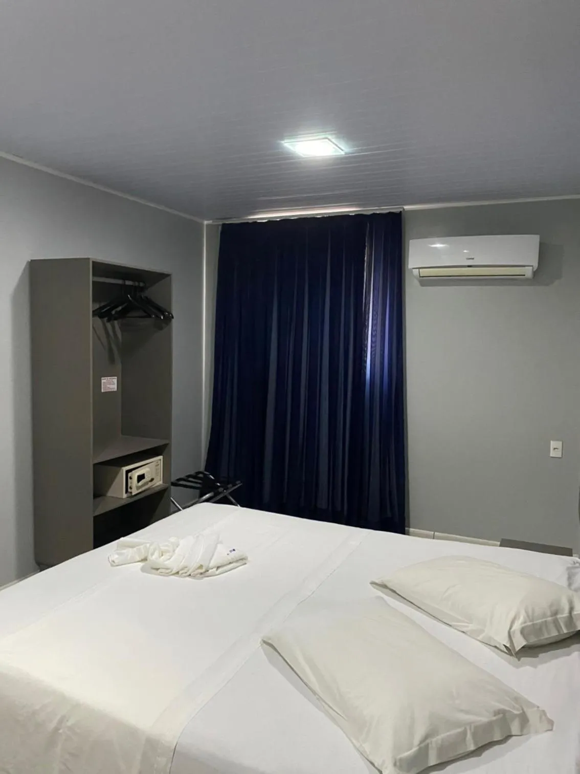 Bed in Hotel Aquarius