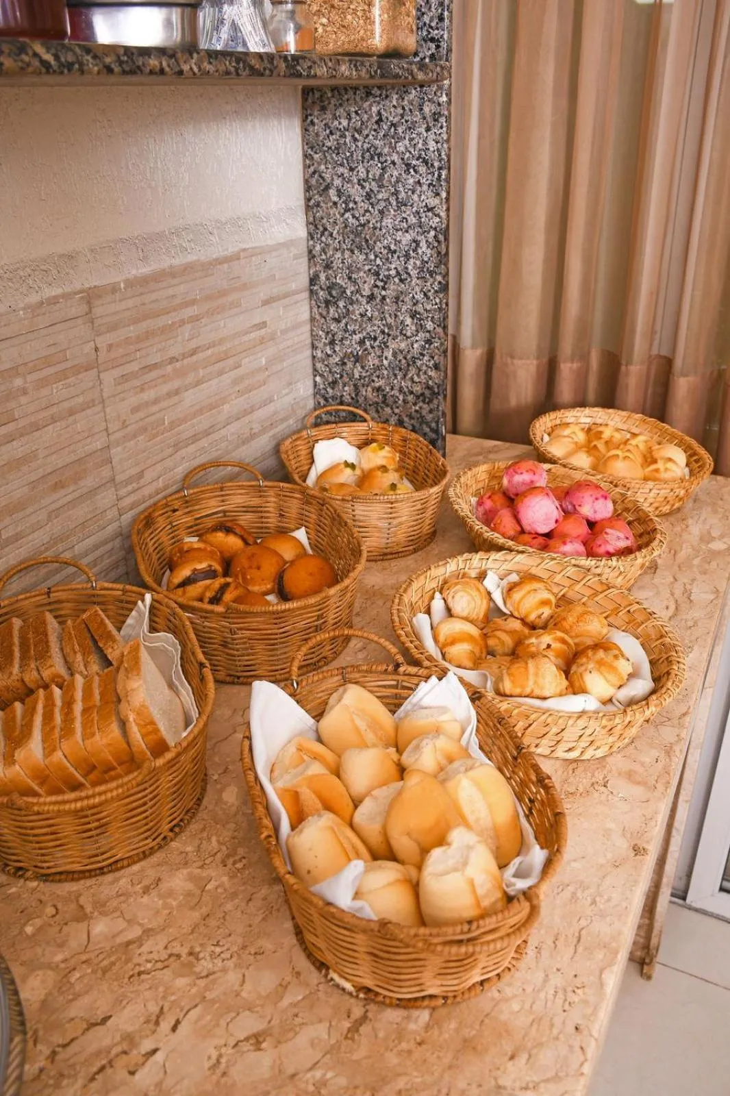 Buffet breakfast in Hotel Aquarius