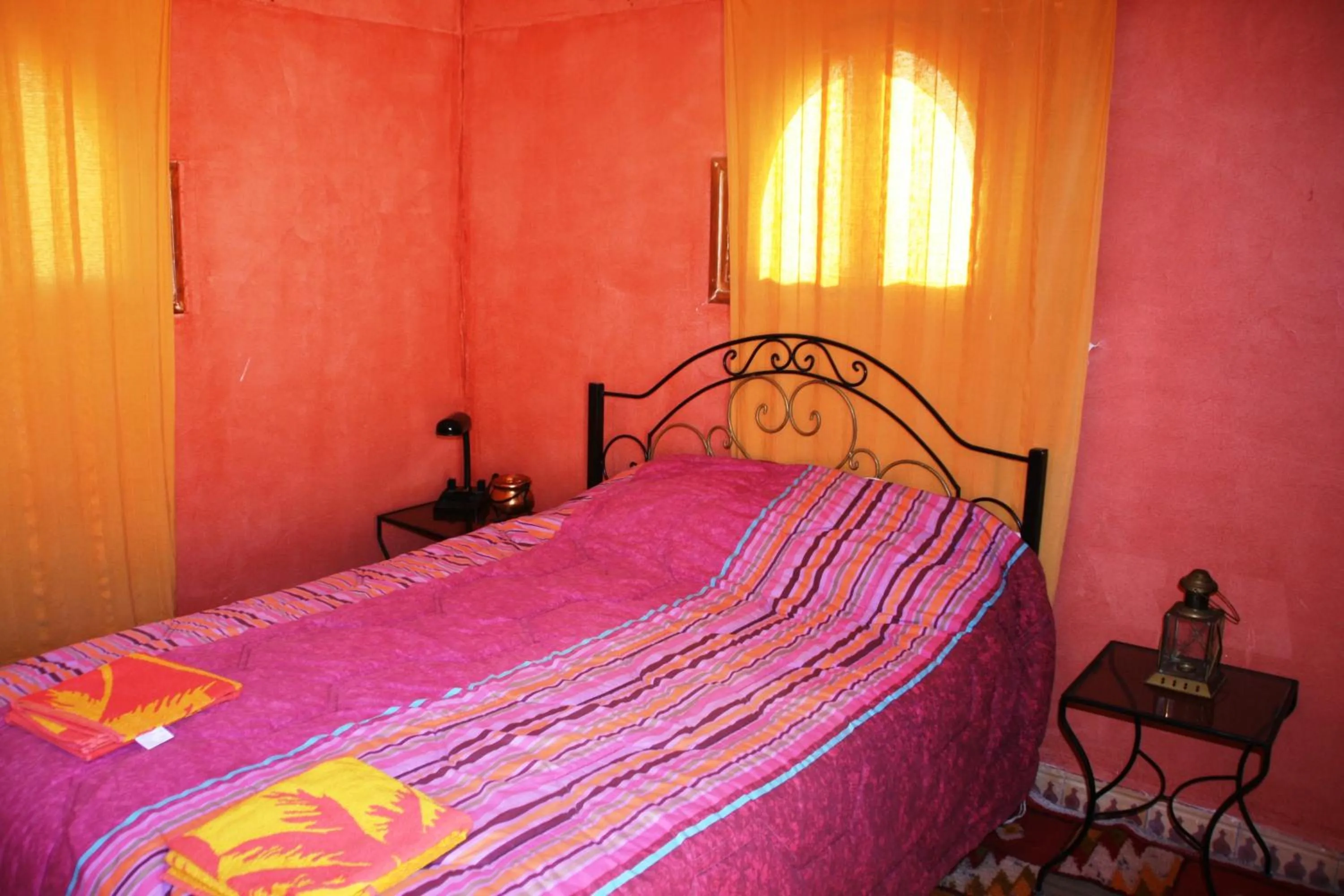 Decorative detail, Bed in Auberge Restaurant le Safran