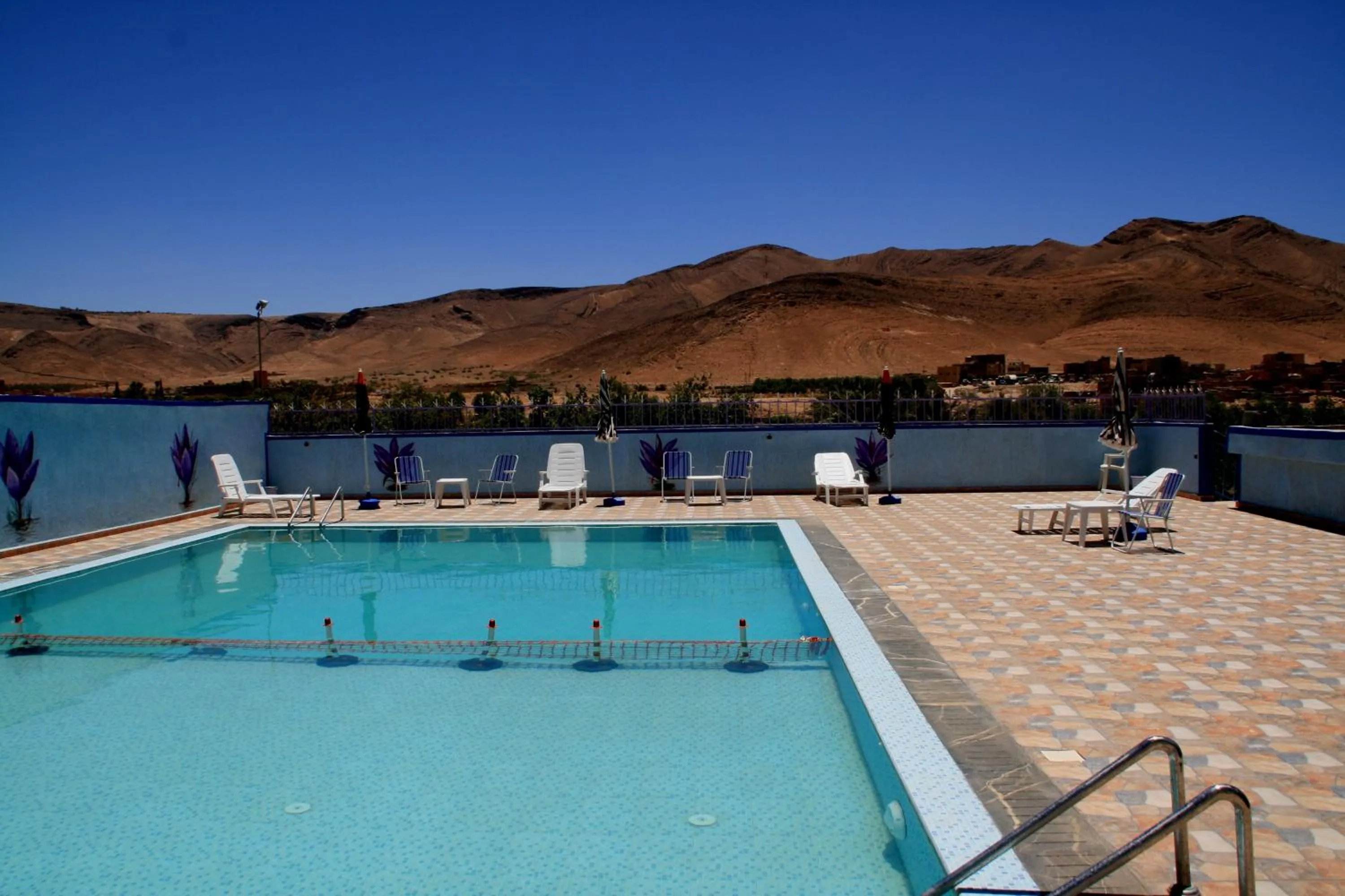 Swimming pool in Auberge Restaurant le Safran