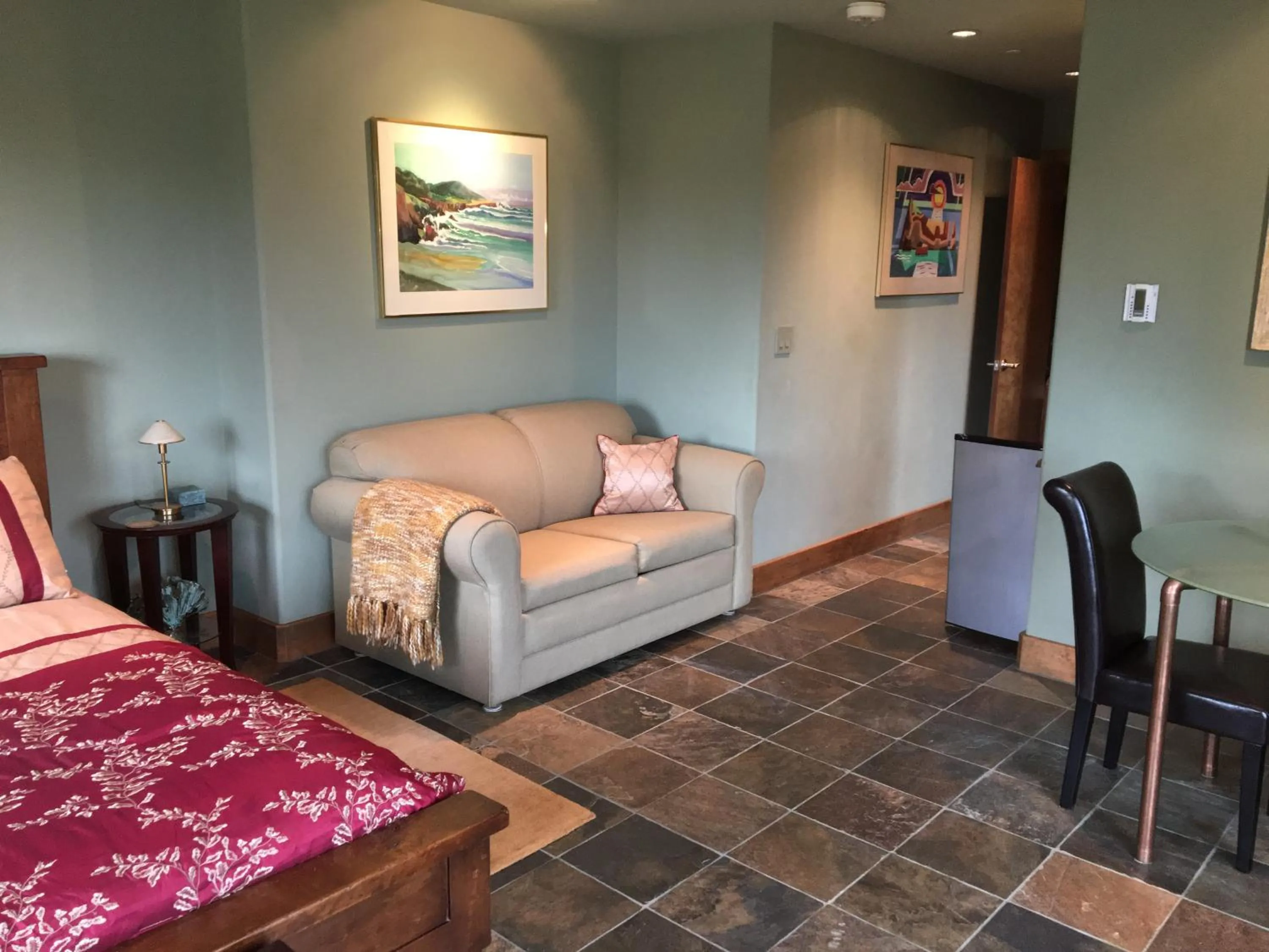 Pearlessence Vineyard Inn