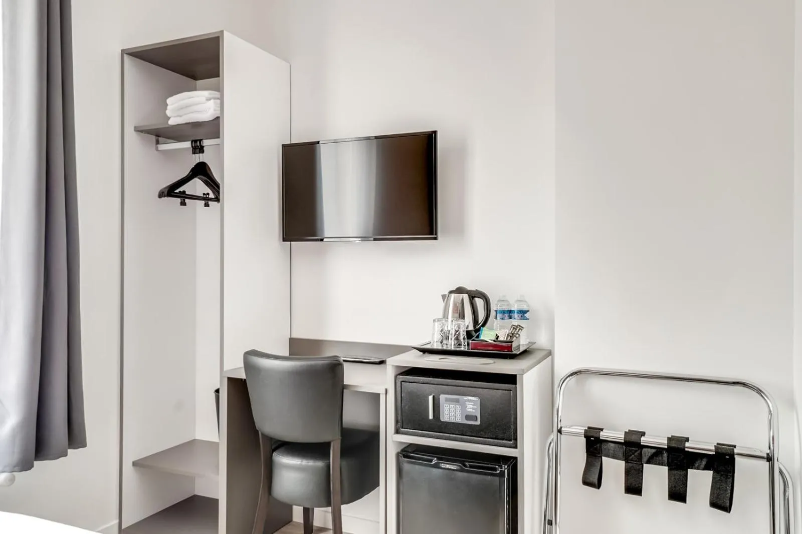 TV and multimedia in Paris Hotel