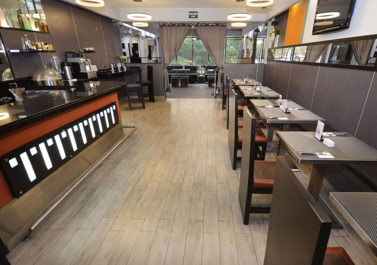 Restaurant/places to eat in qp Hotels Lima