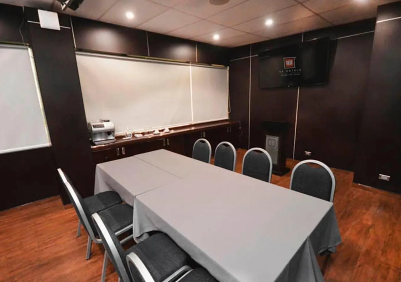 Meeting/conference room in qp Hotels Lima
