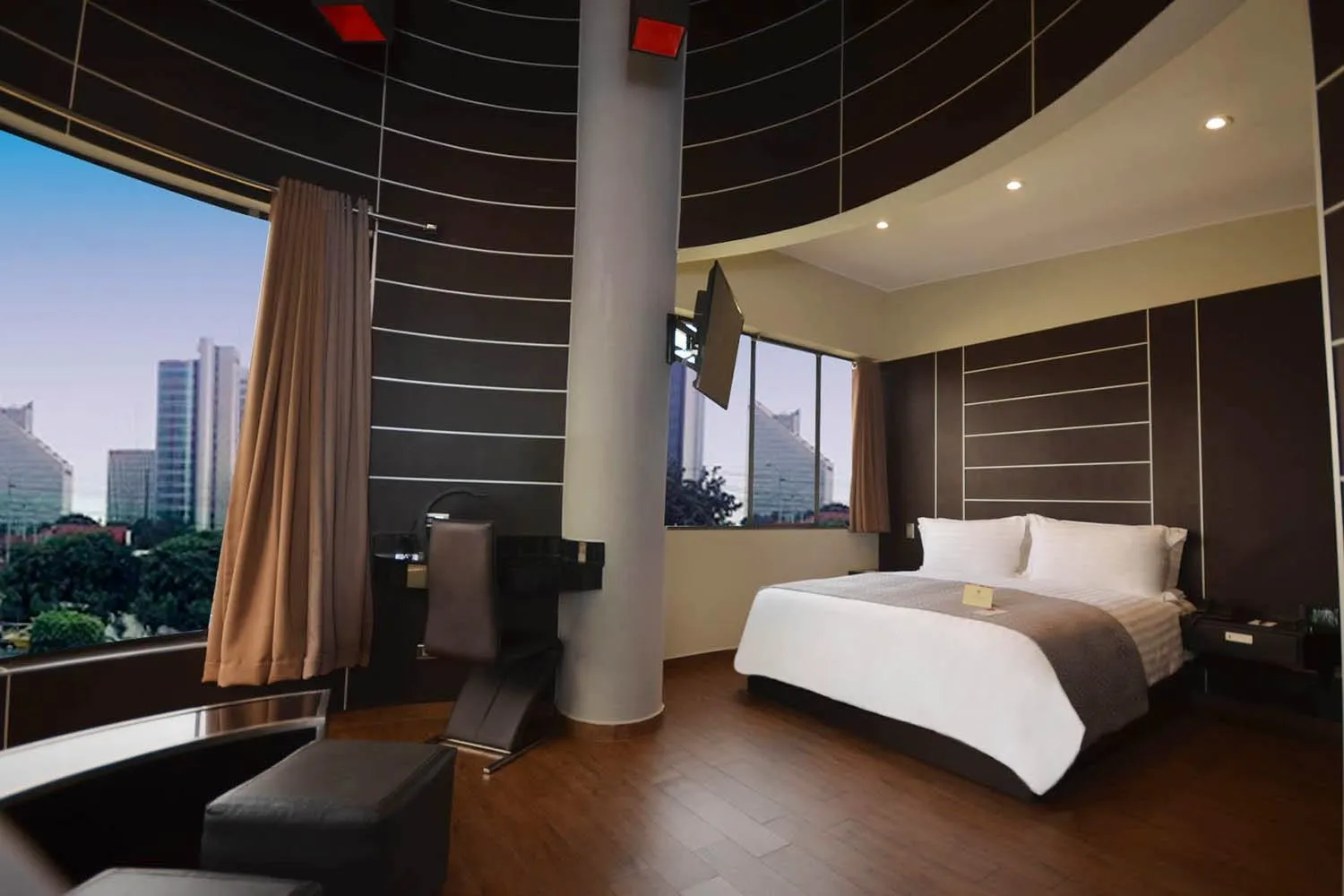 Photo of the whole room, Bed in qp Hotels Lima