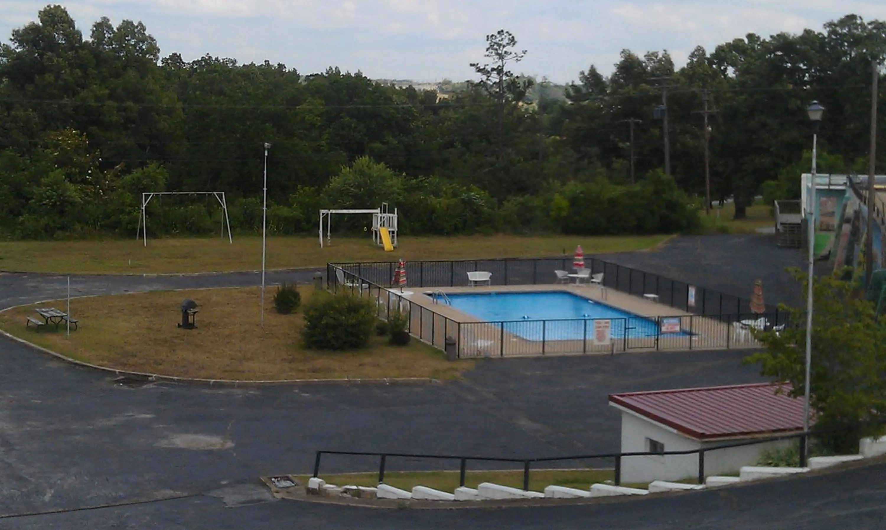 Swimming pool in Family Budget Inn Harrison